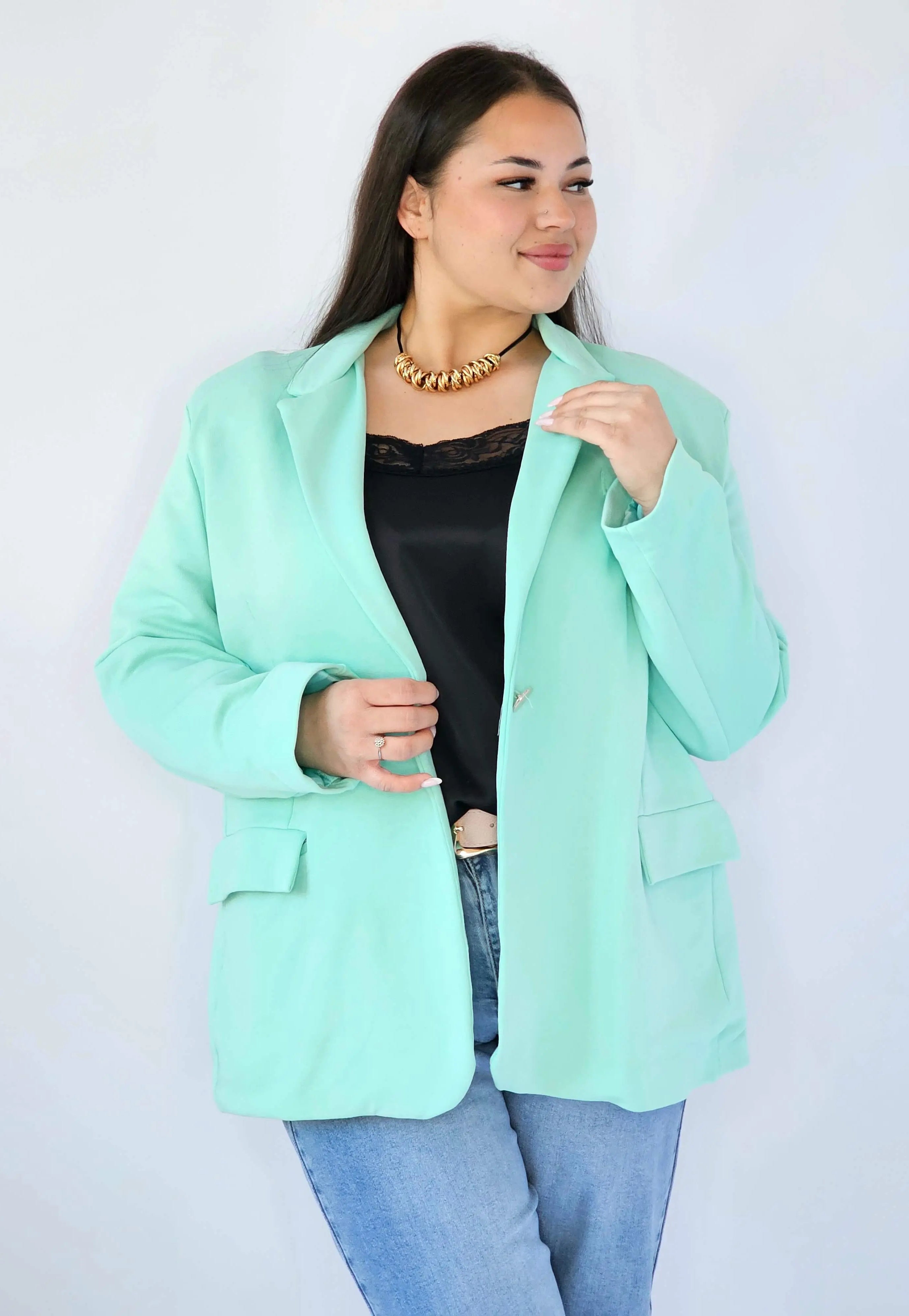 Marynarka plus size – elegancki fason dla kobiet XXL na każdą okazję Stylowa XL