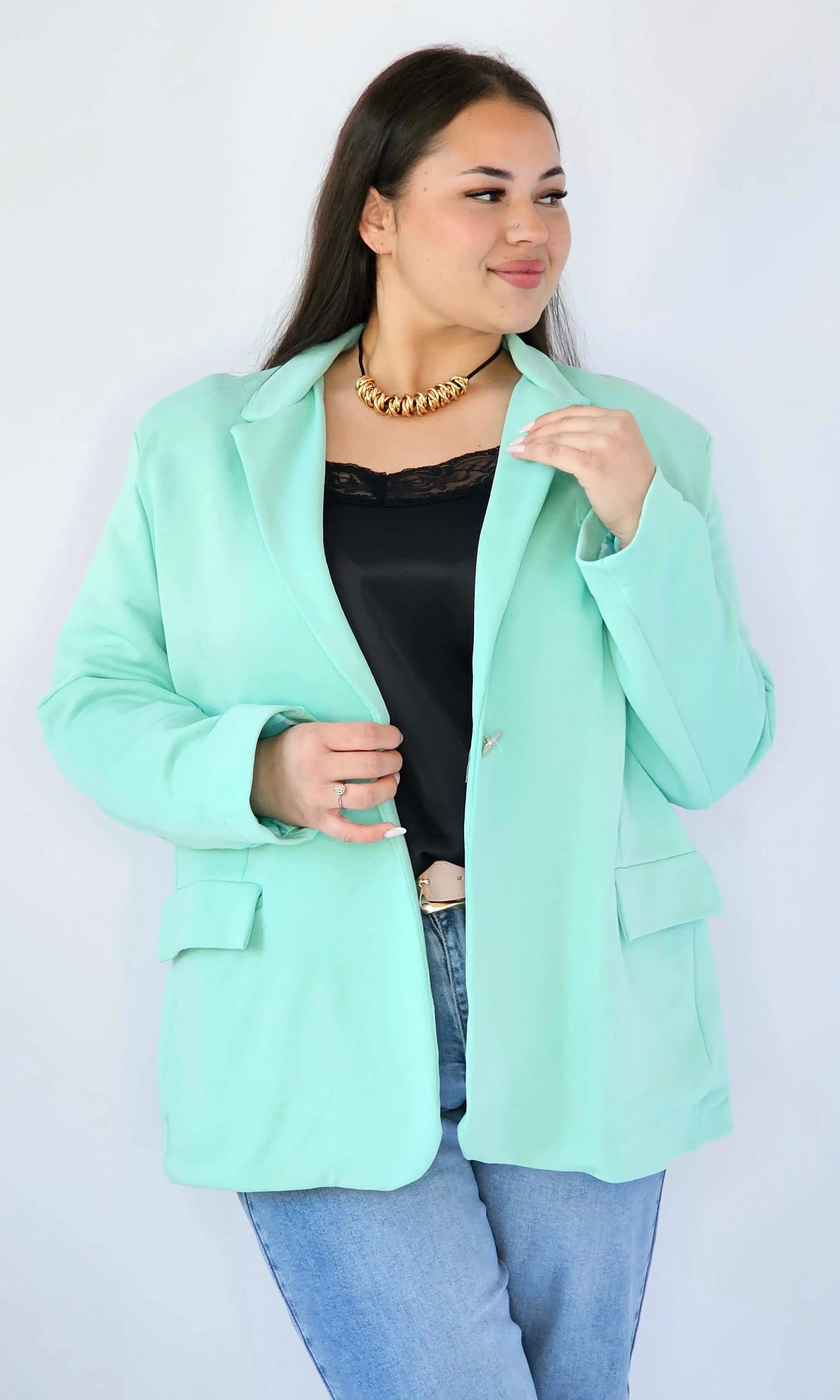 Marynarka plus size – elegancki fason dla kobiet XXL na każdą okazję Stylowa XL