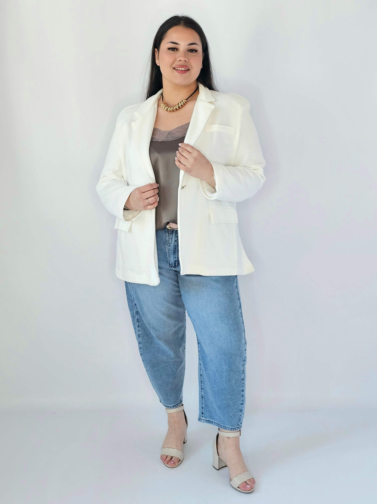 Marynarka plus size – elegancki fason dla kobiet XXL na każdą okazję Stylowa XL