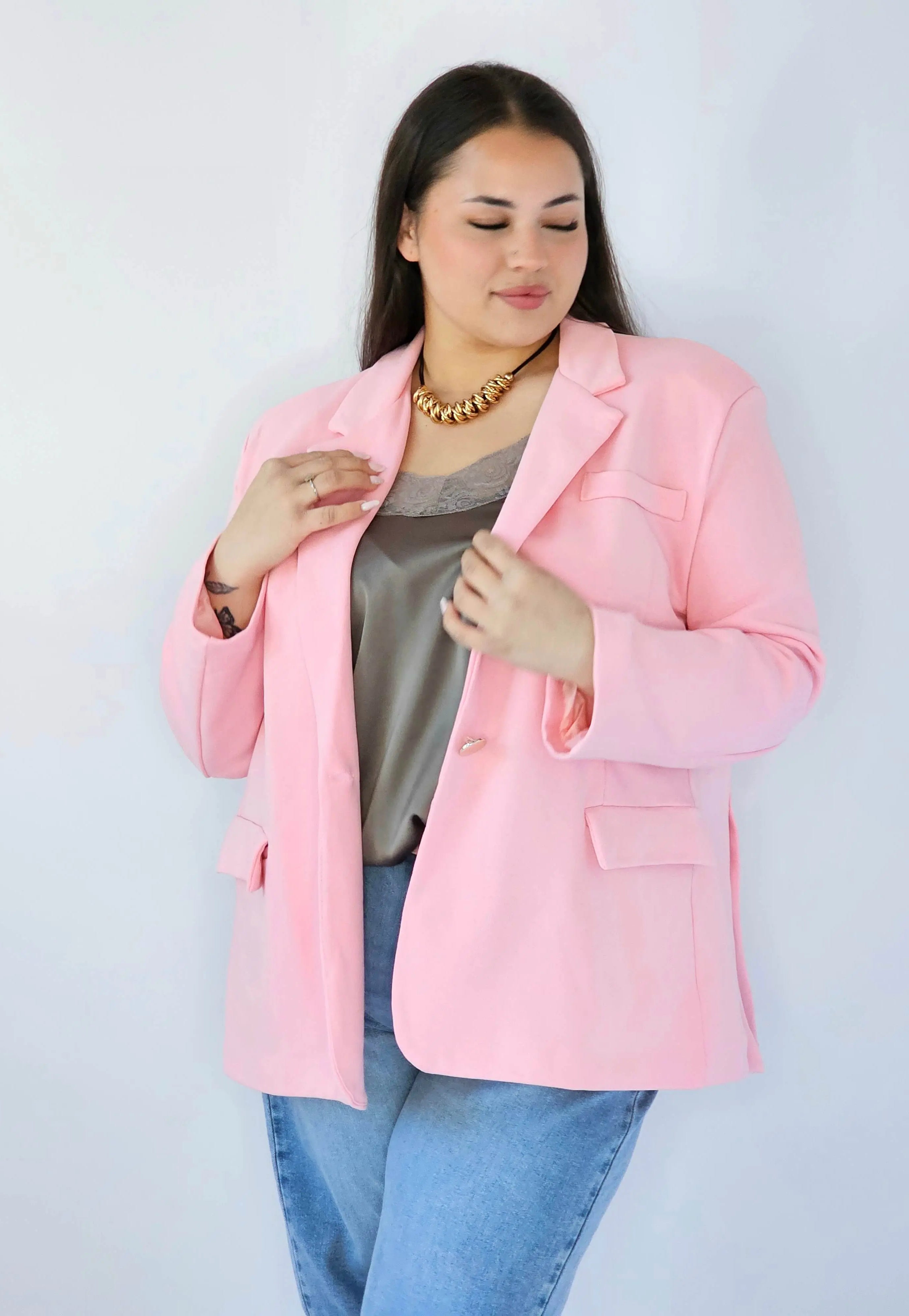 Marynarka plus size – elegancki fason dla kobiet XXL na każdą okazję Stylowa XL