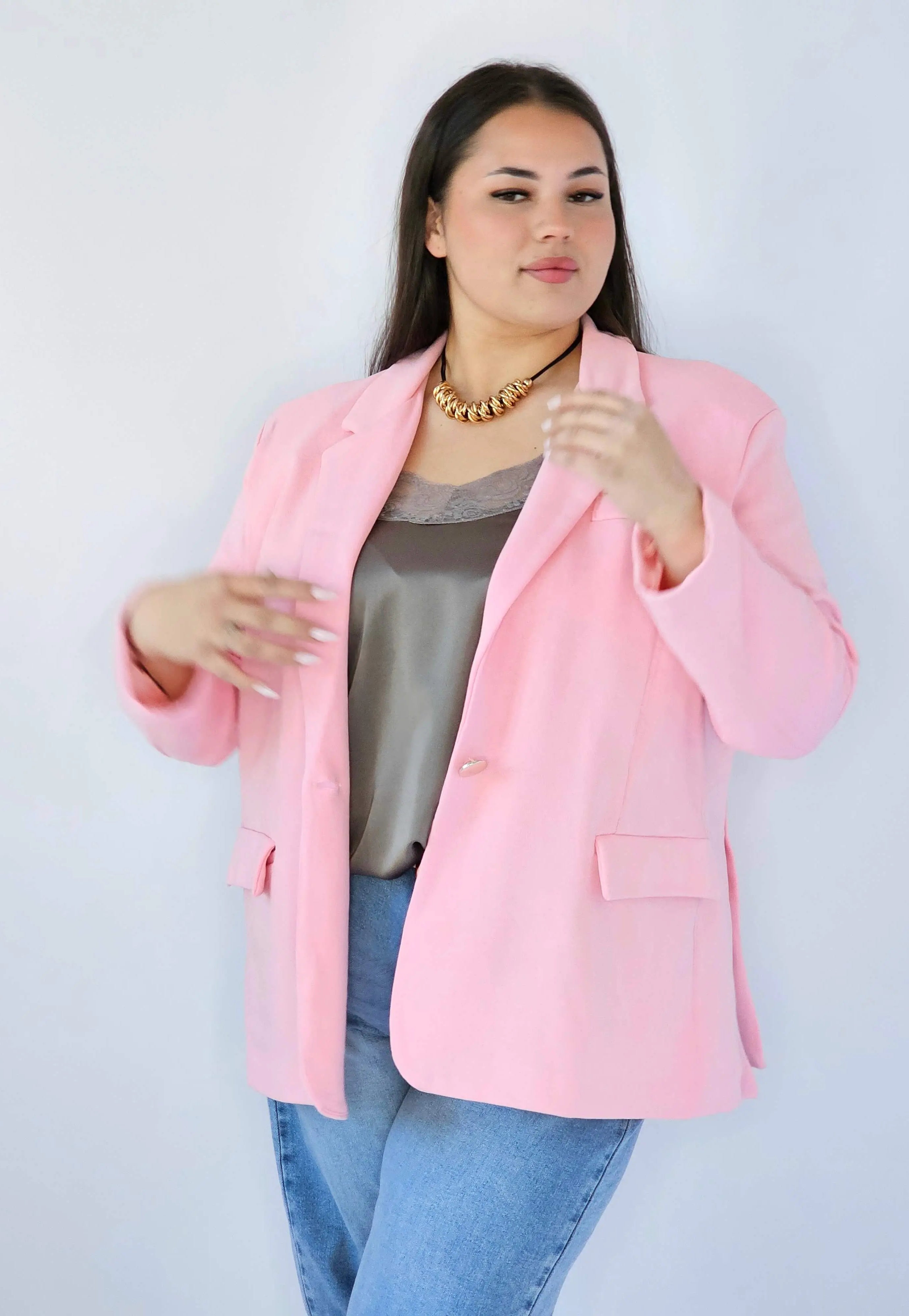 Marynarka plus size – elegancki fason dla kobiet XXL na każdą okazję Stylowa XL