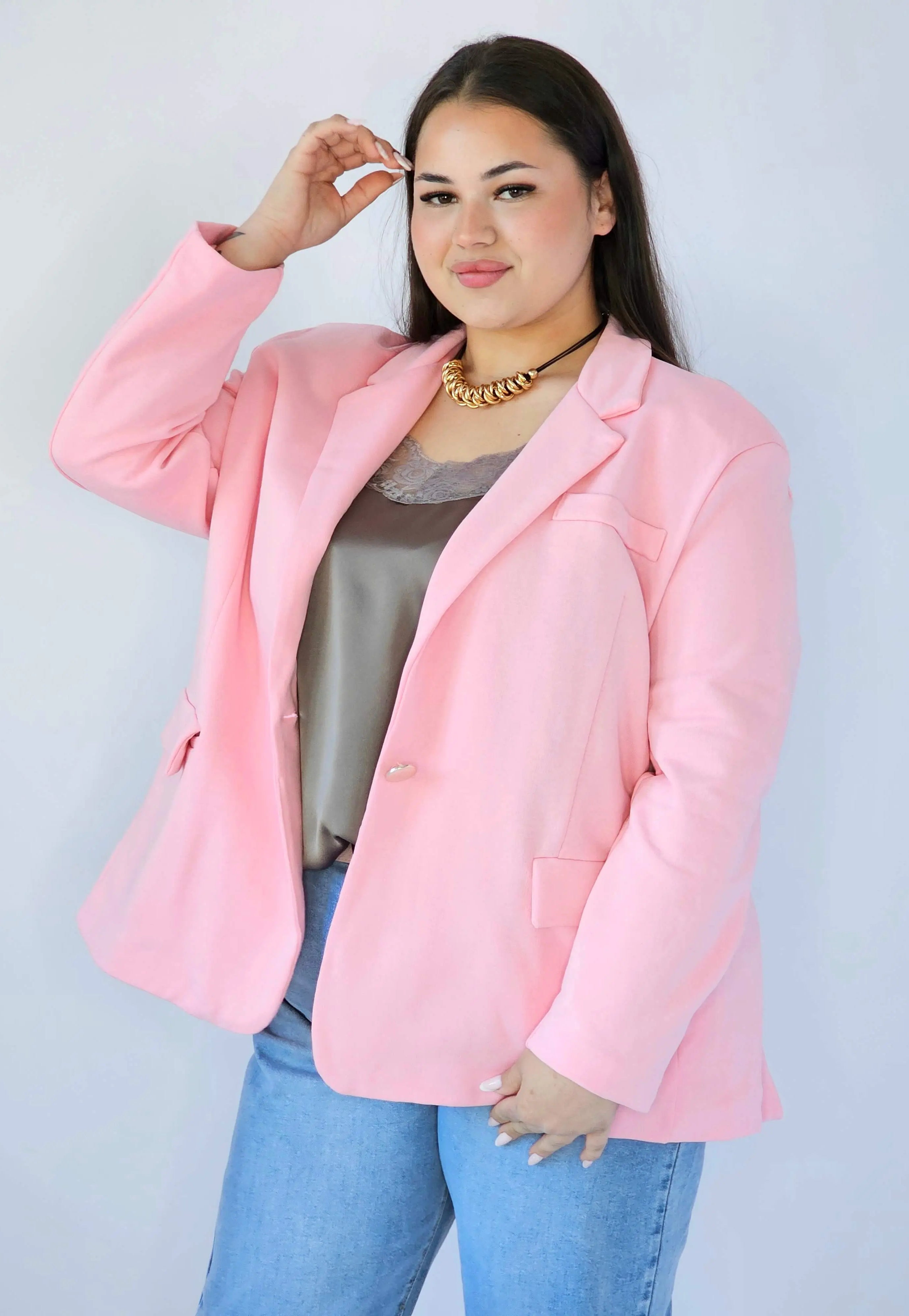 Marynarka plus size – elegancki fason dla kobiet XXL na każdą okazję Stylowa XL
