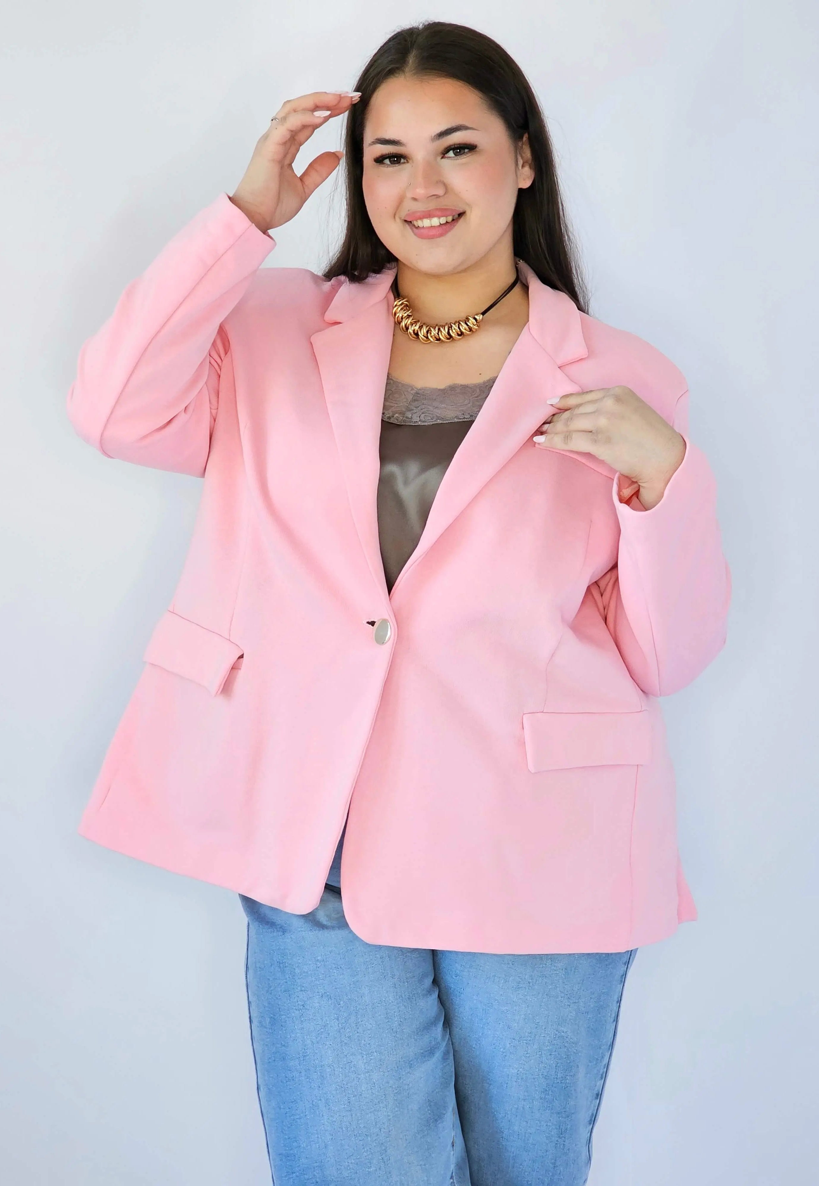 Marynarka plus size – elegancki fason dla kobiet XXL na każdą okazję Stylowa XL