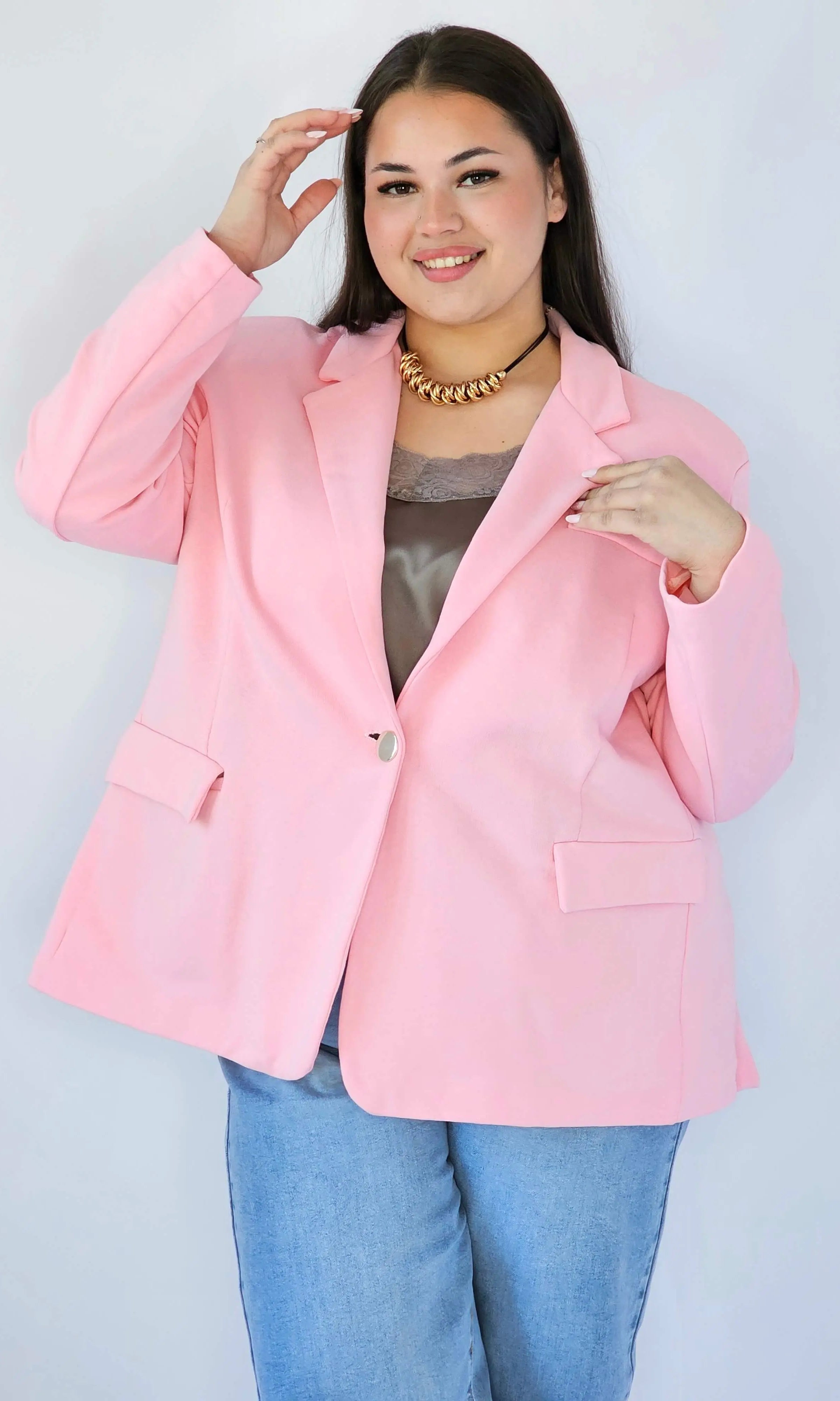 Marynarka plus size – elegancki fason dla kobiet XXL na każdą okazję Stylowa XL