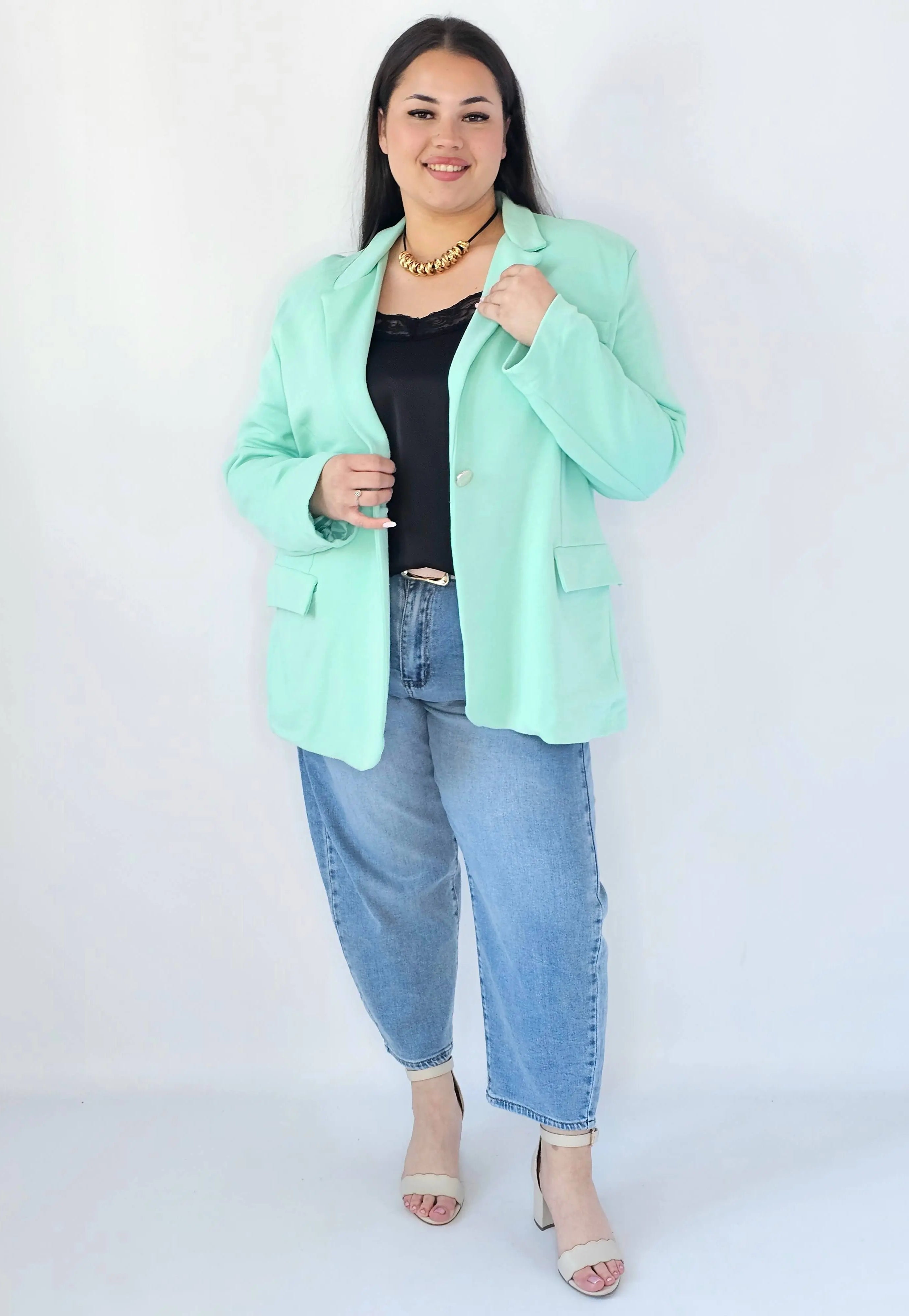 Marynarka plus size – elegancki fason dla kobiet XXL na każdą okazję Stylowa XL