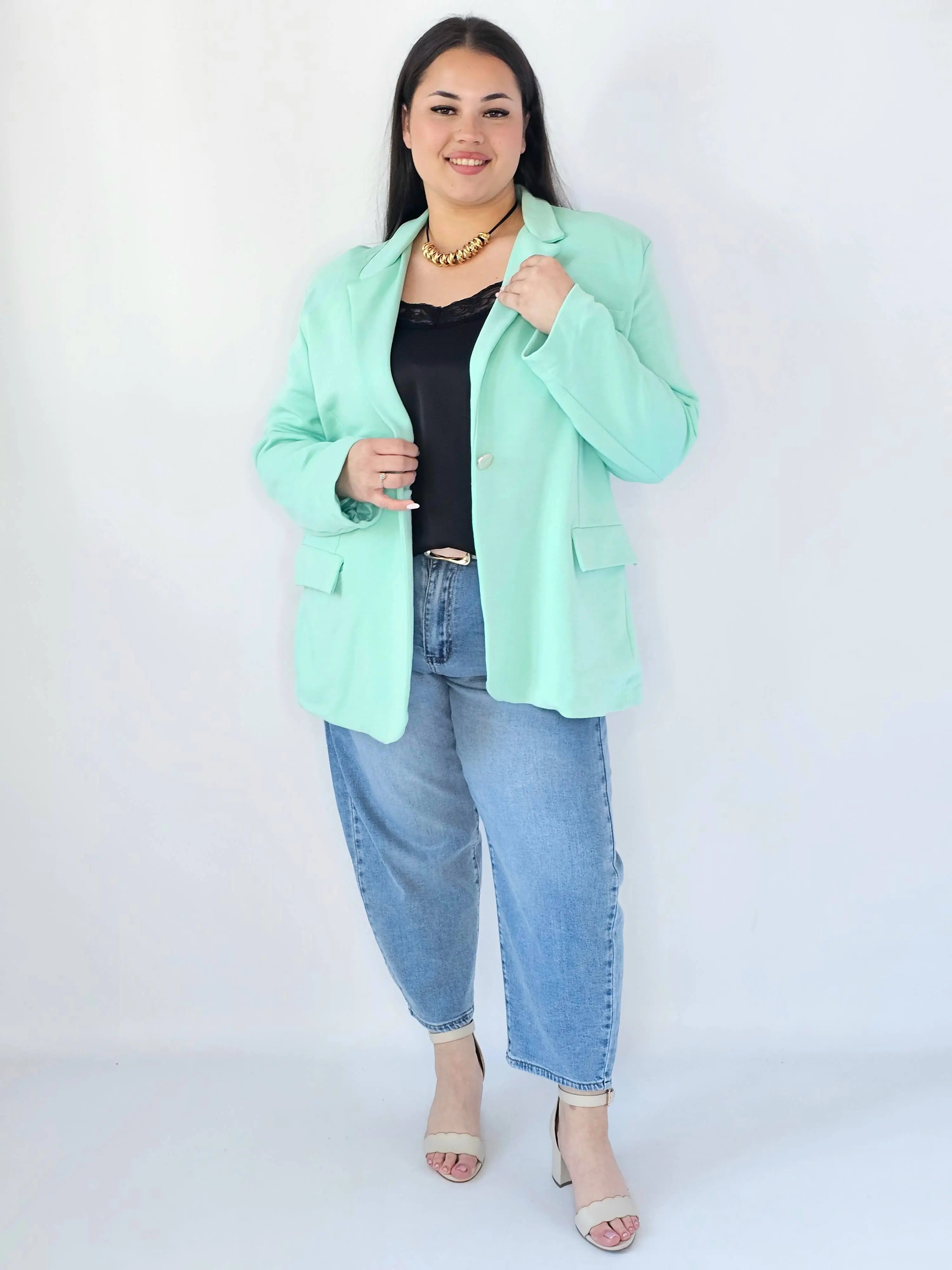 Marynarka plus size – elegancki fason dla kobiet XXL na każdą okazję Stylowa XL