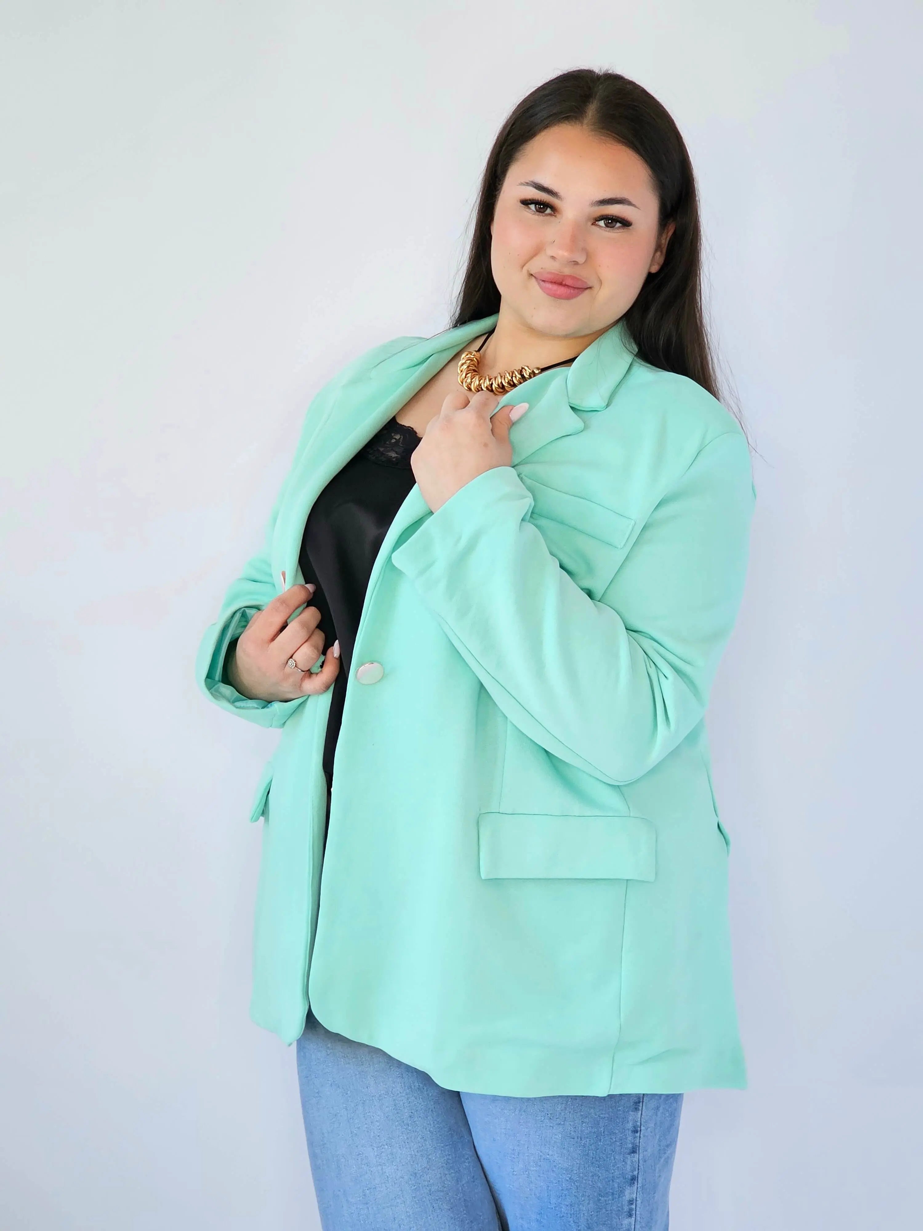 Marynarka plus size – elegancki fason dla kobiet XXL na każdą okazję Stylowa XL