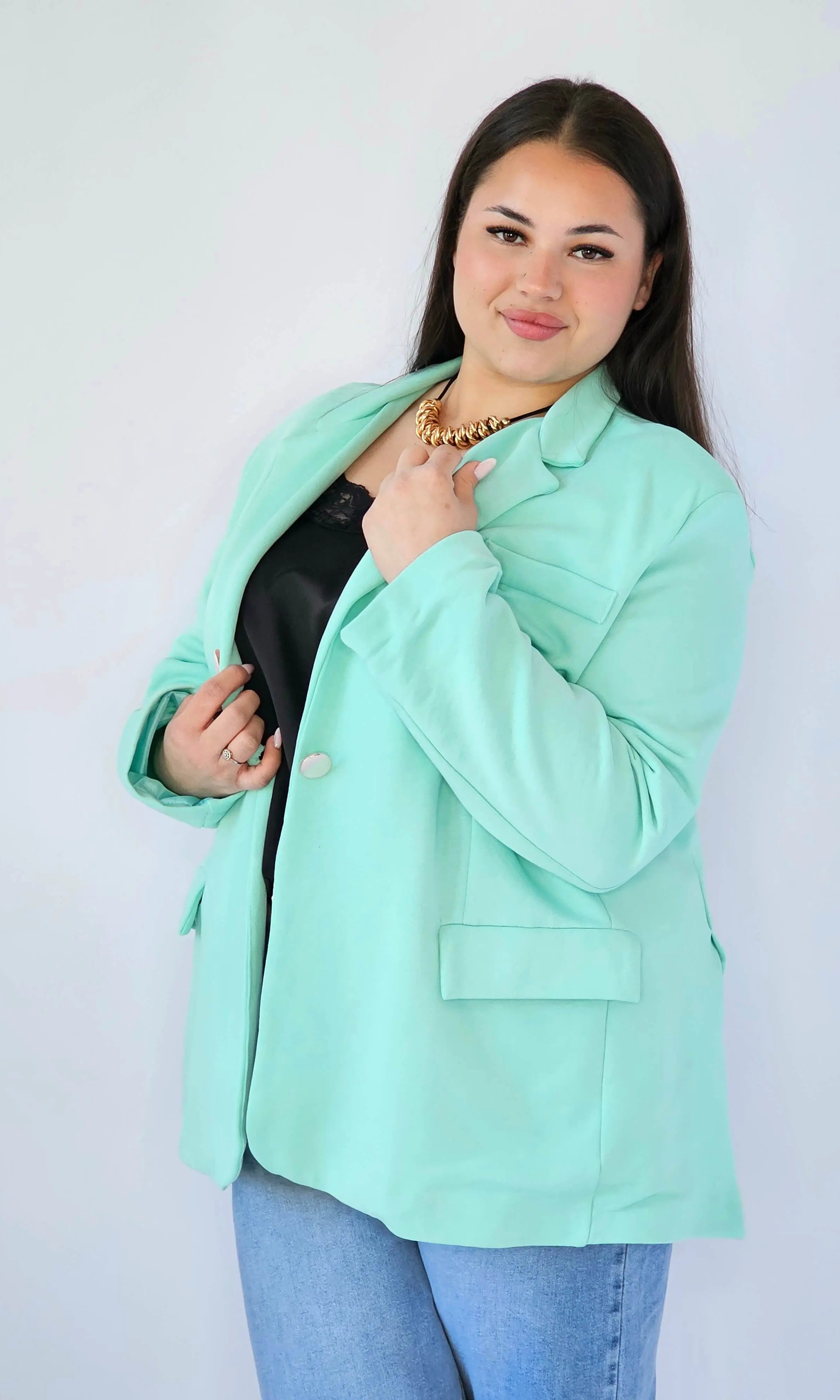 Marynarka plus size – elegancki fason dla kobiet XXL na każdą okazję Stylowa XL