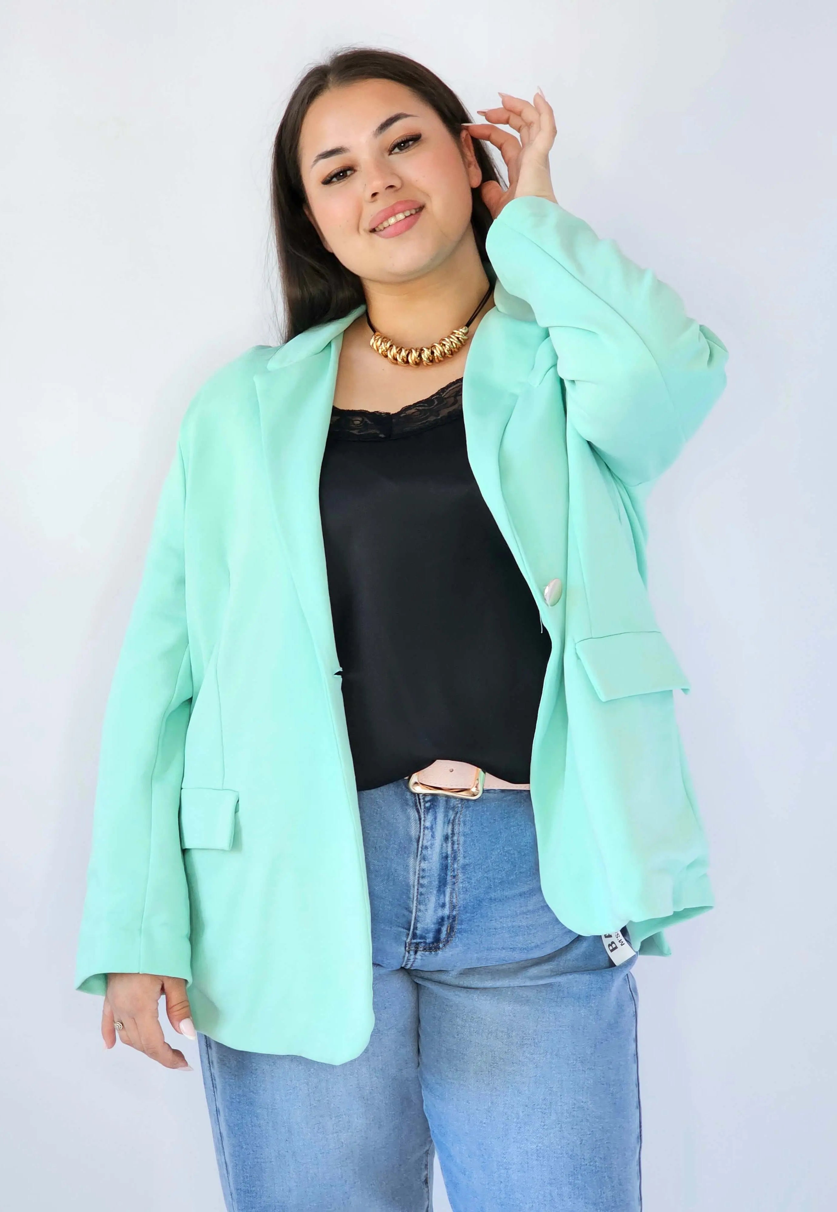 Marynarka plus size – elegancki fason dla kobiet XXL na każdą okazję Stylowa XL