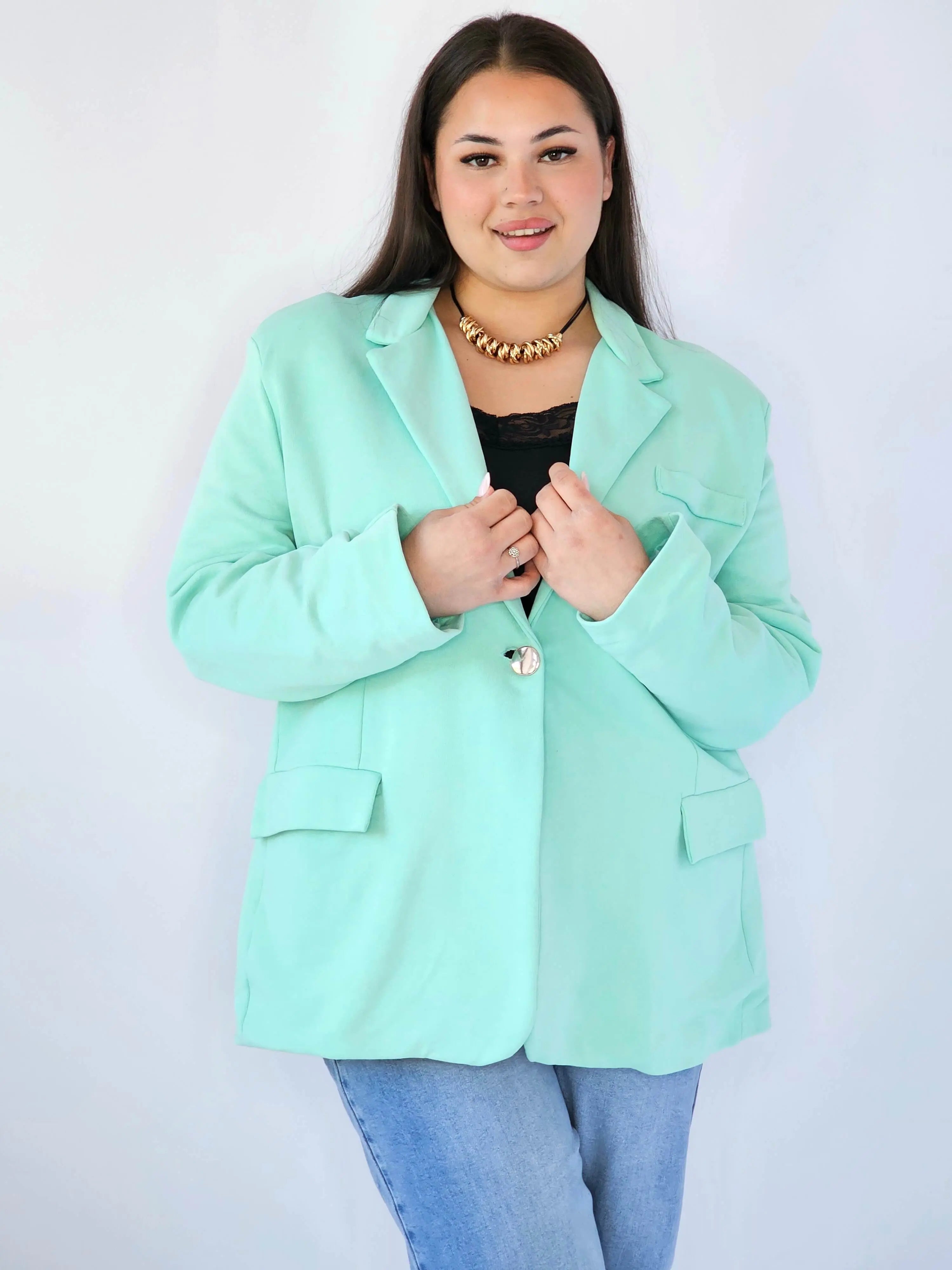 Marynarka plus size – elegancki fason dla kobiet XXL na każdą okazję Stylowa XL