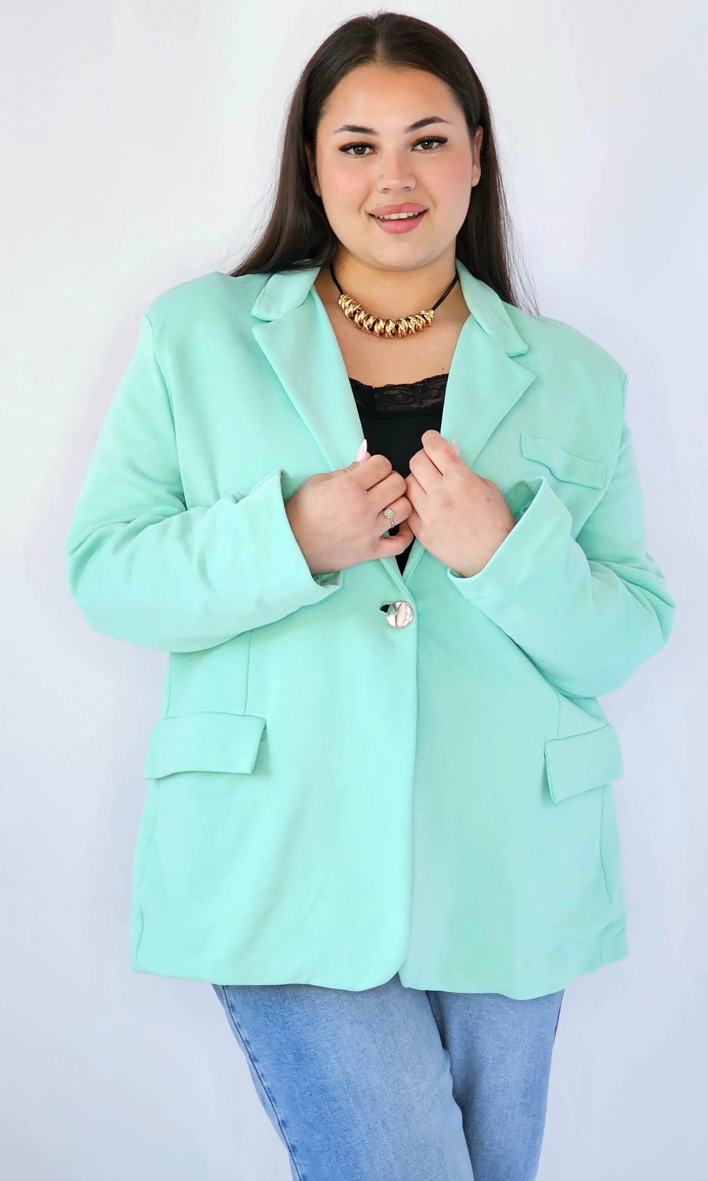 Marynarka plus size – elegancki fason dla kobiet XXL na każdą okazję Stylowa XL