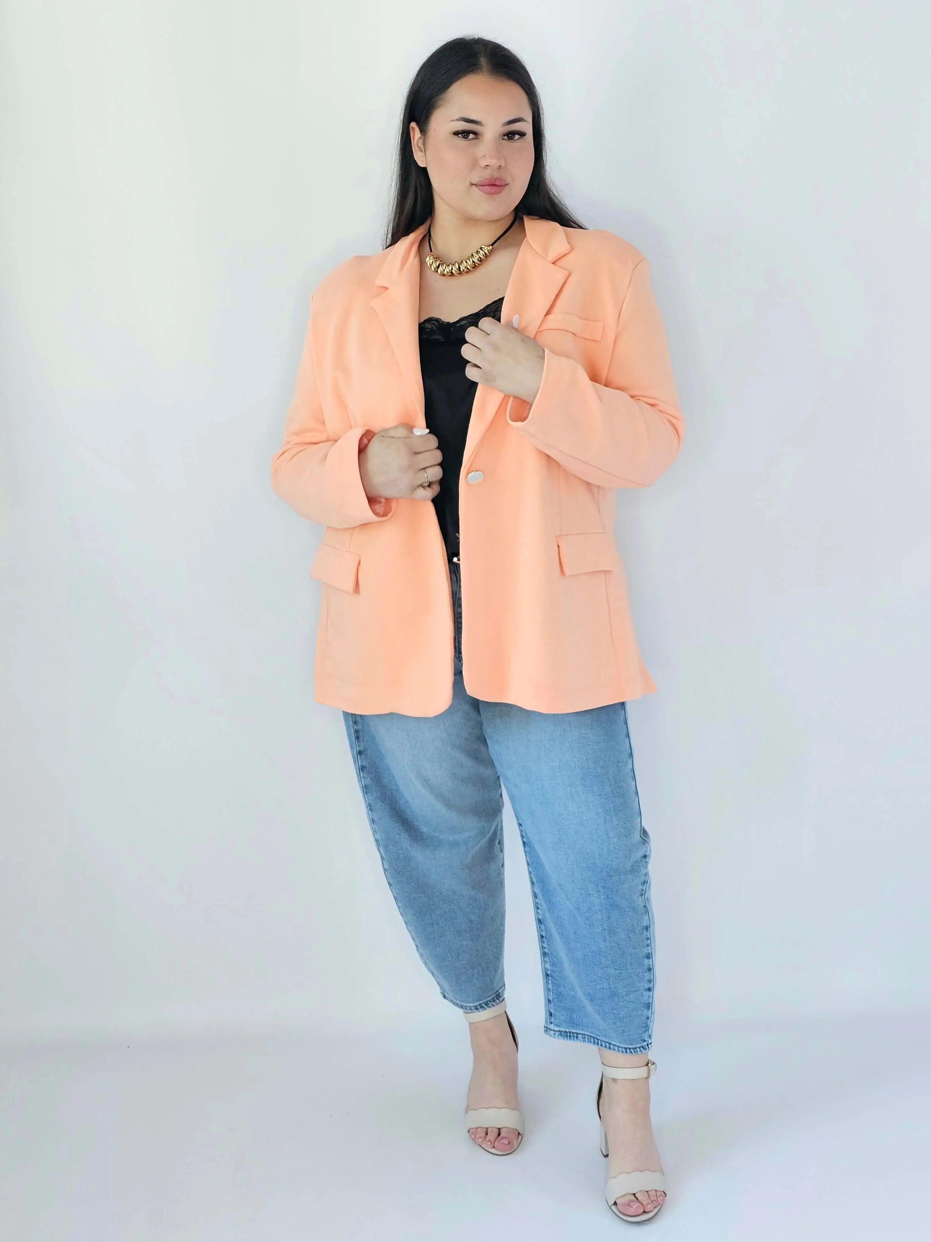 Marynarka plus size – elegancki fason dla kobiet XXL na każdą okazję Stylowa XL