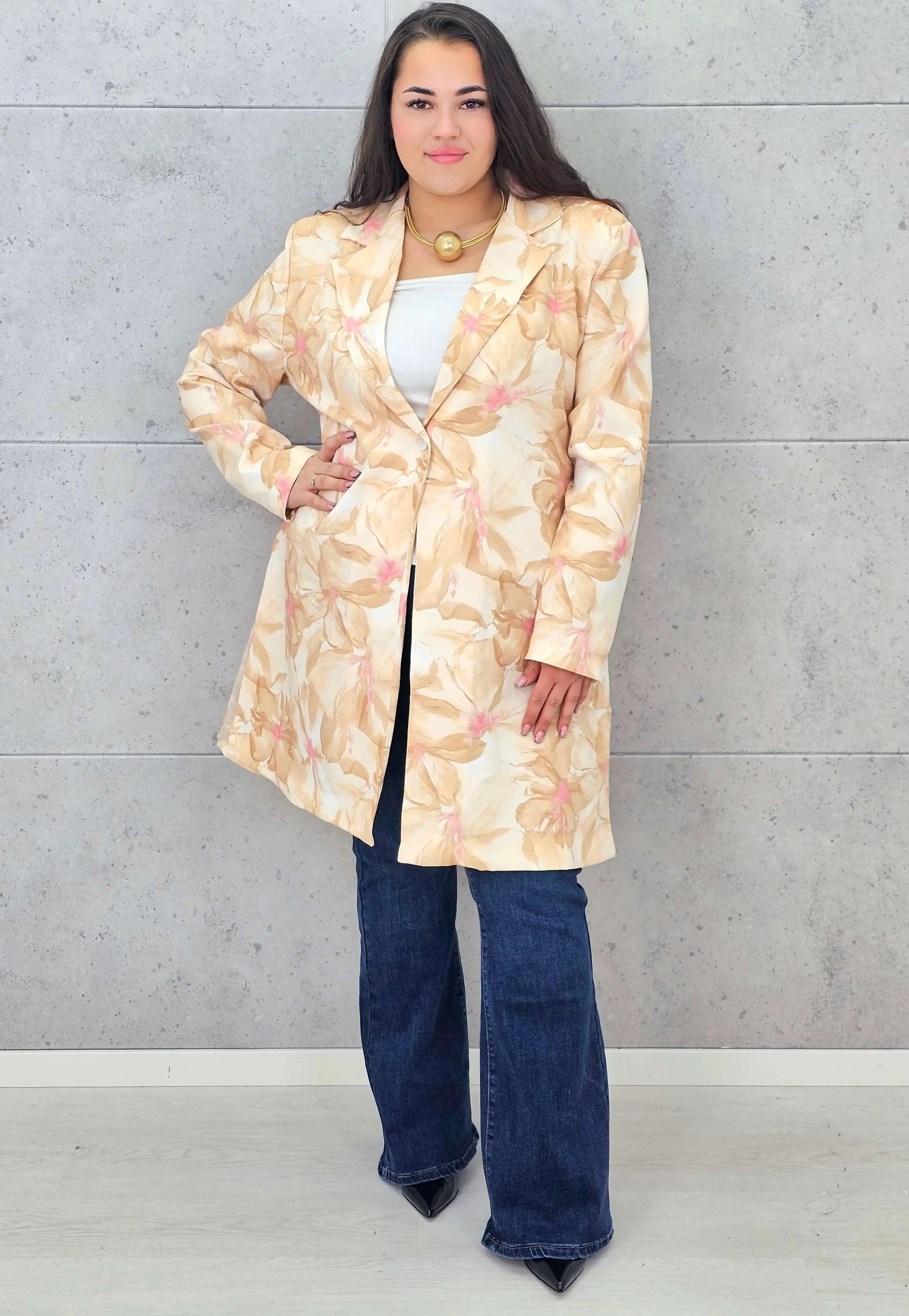 Marynarka plus size – lekka narzutka z subtelnym kwiatowym motywem XXL Stylowa XL