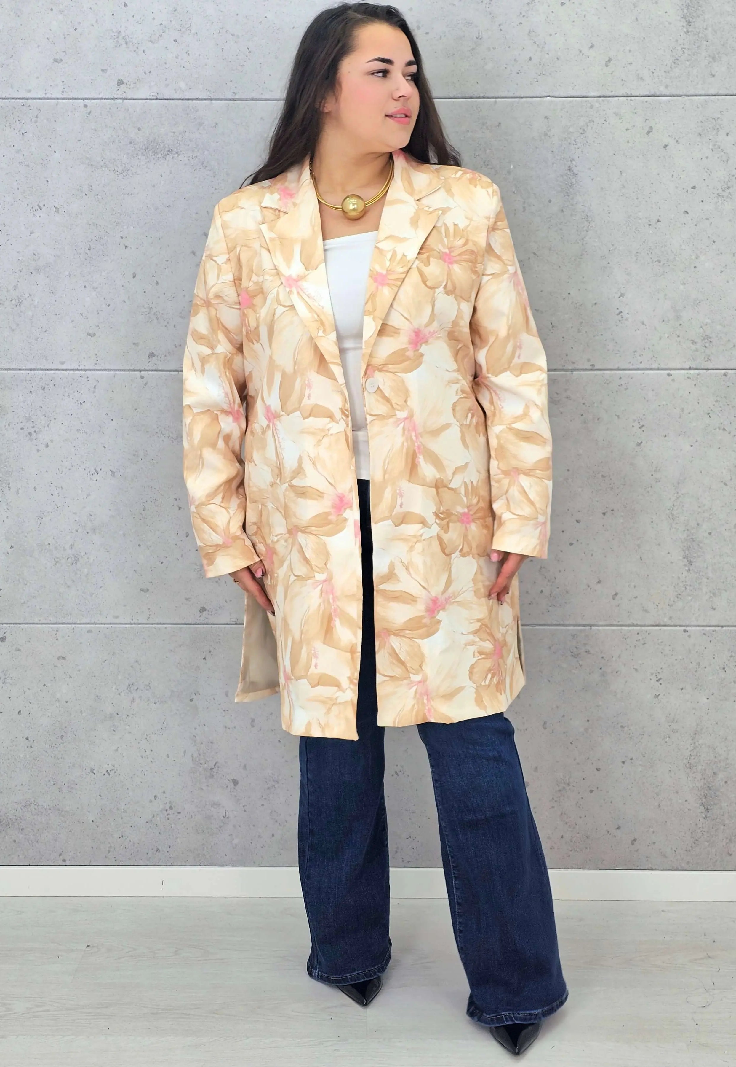 Marynarka plus size – lekka narzutka z subtelnym kwiatowym motywem XXL Stylowa XL