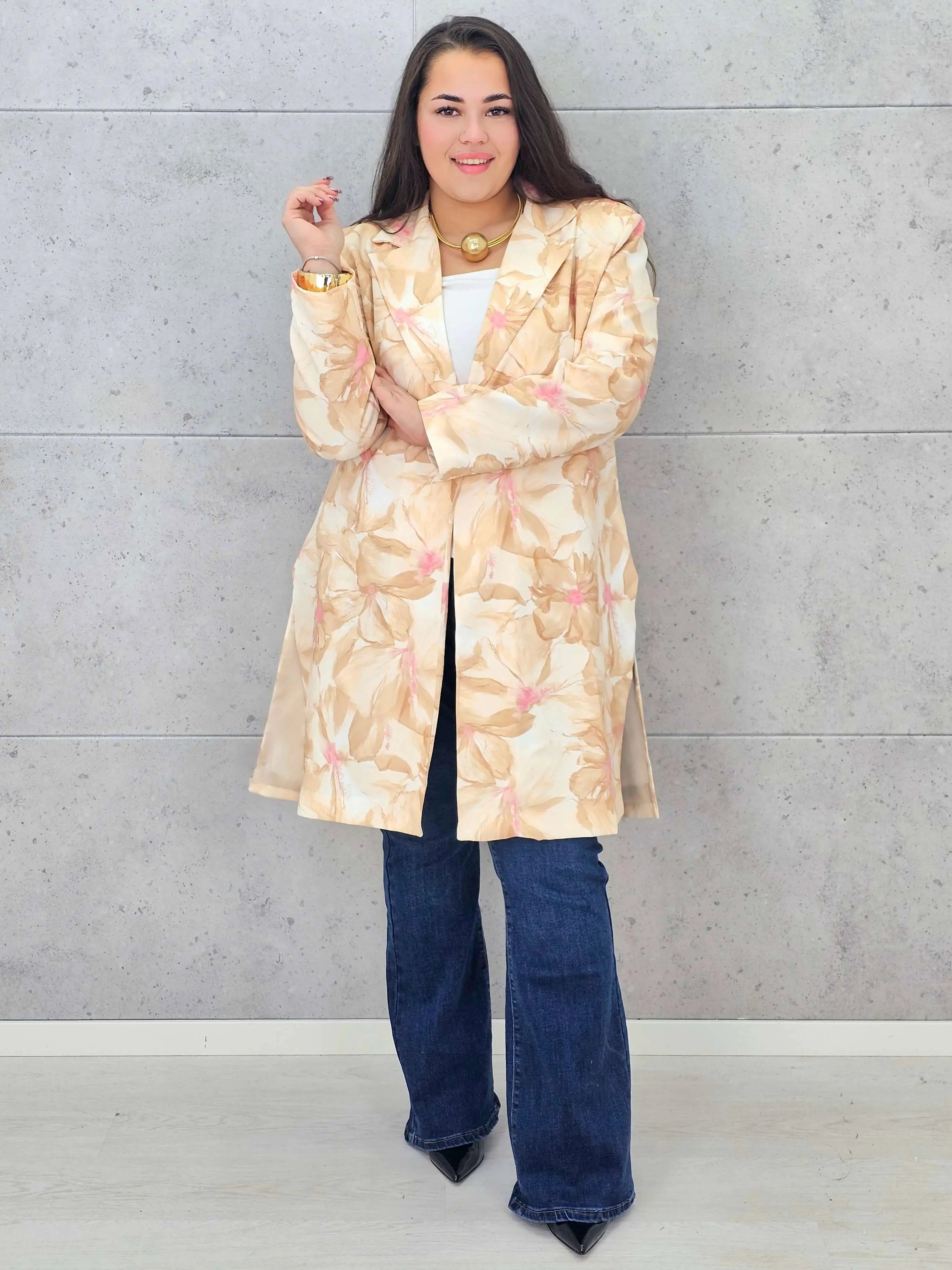 Marynarka plus size – lekka narzutka z subtelnym kwiatowym motywem XXL Stylowa XL