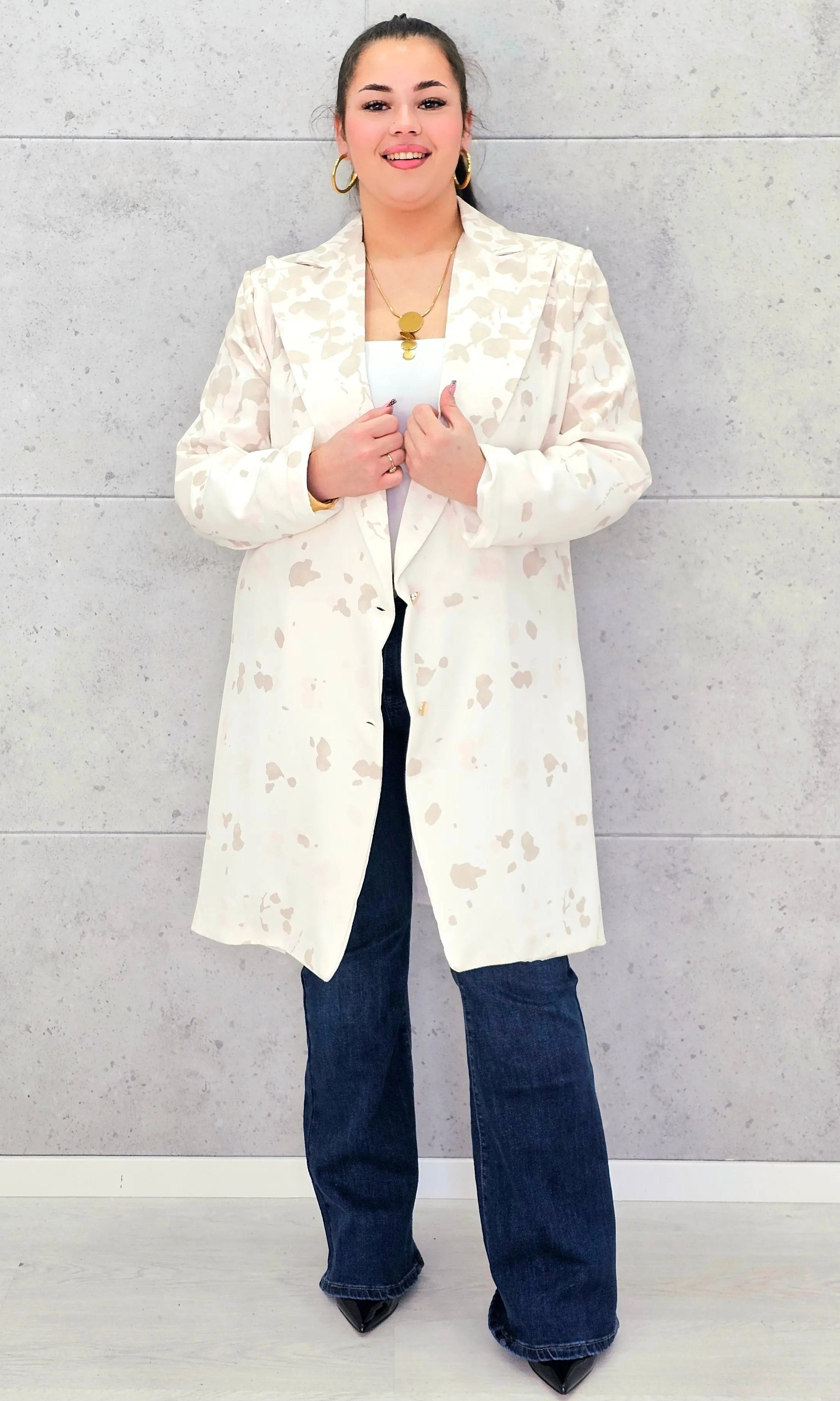 Marynarka plus size w nowoczesny wzór – elegancja, która przyciąga spojrzenia Stylowa XL