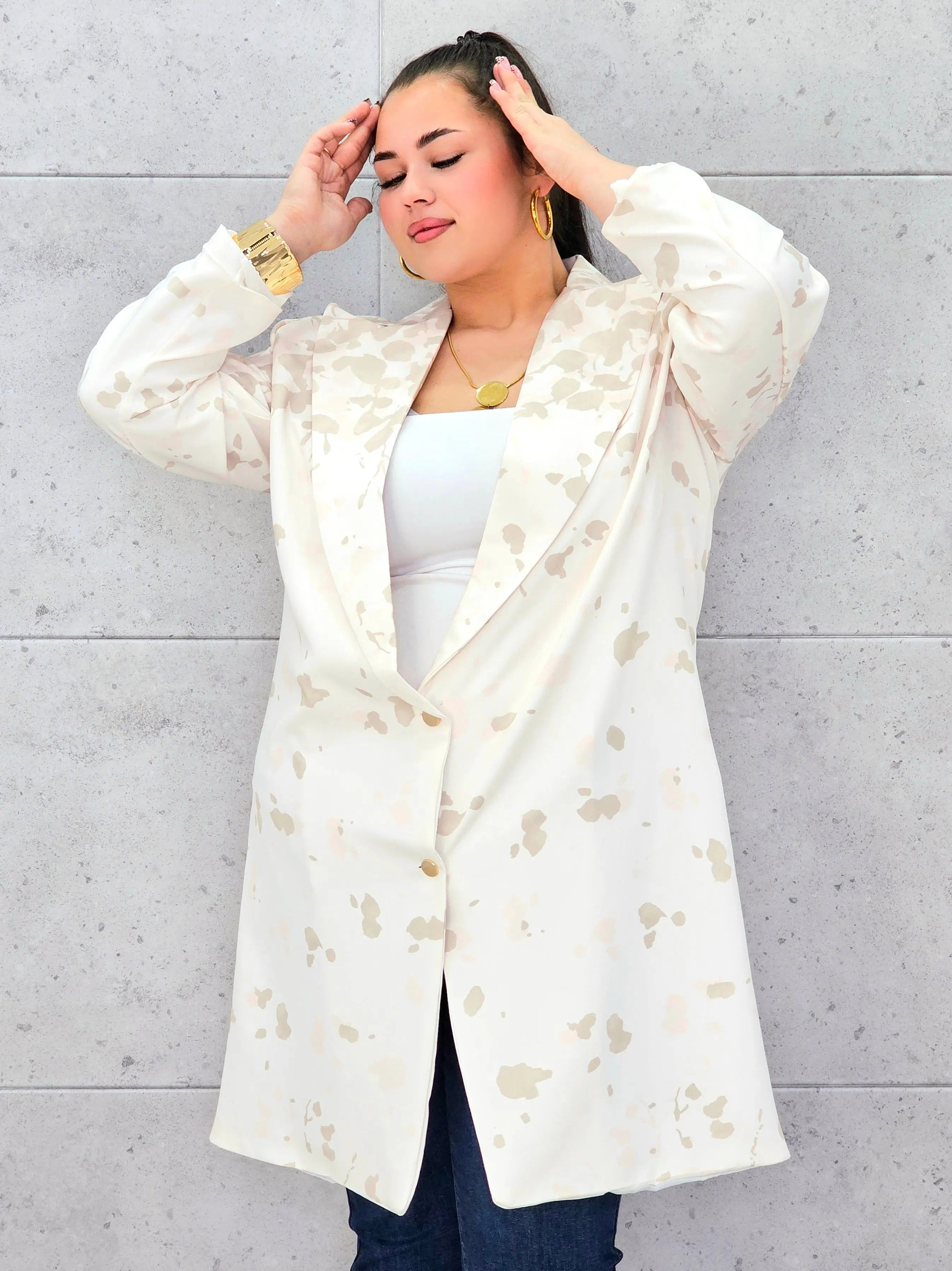 Marynarka plus size w nowoczesny wzór – elegancja, która przyciąga spojrzenia Stylowa XL