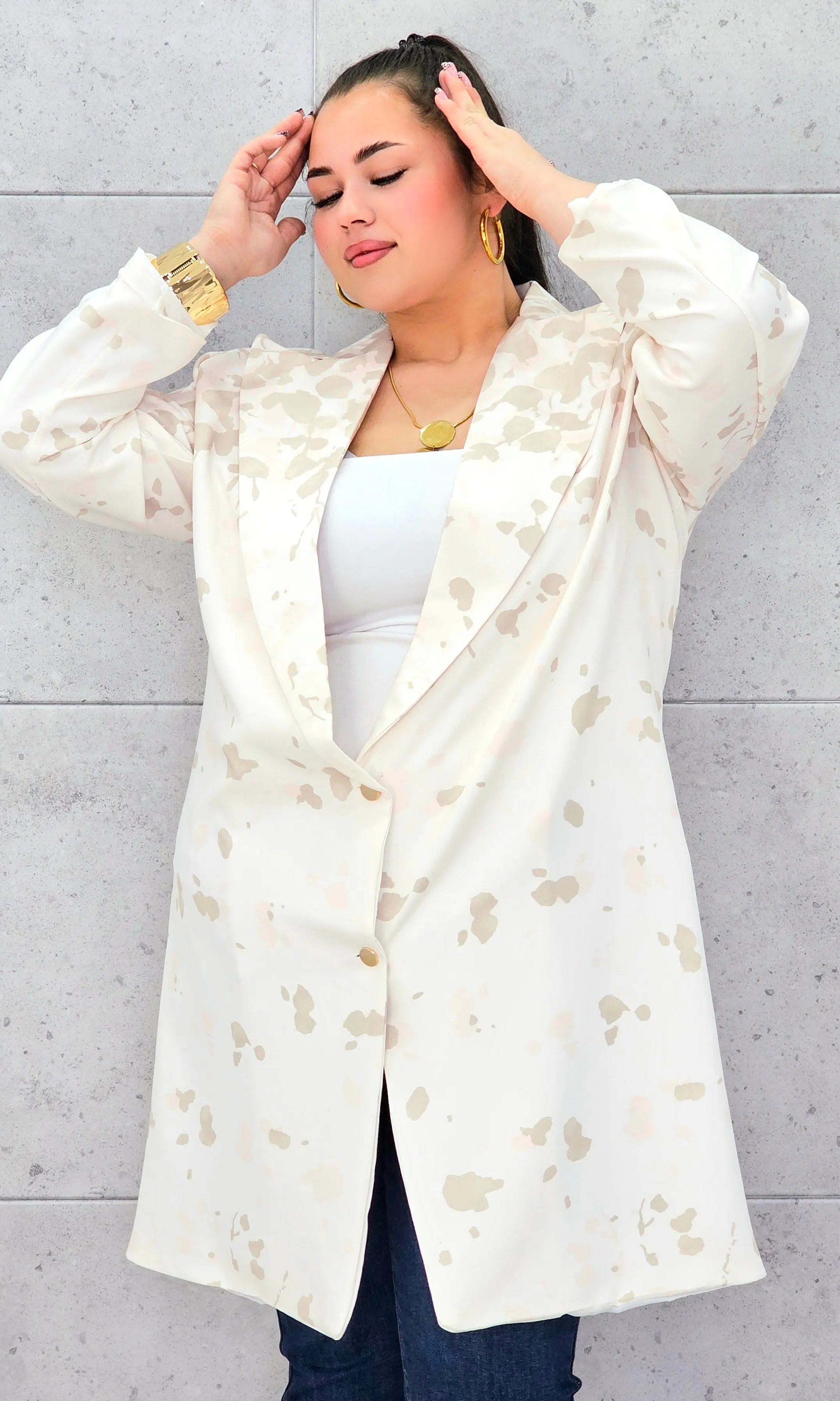 Marynarka plus size w nowoczesny wzór – elegancja, która przyciąga spojrzenia Stylowa XL