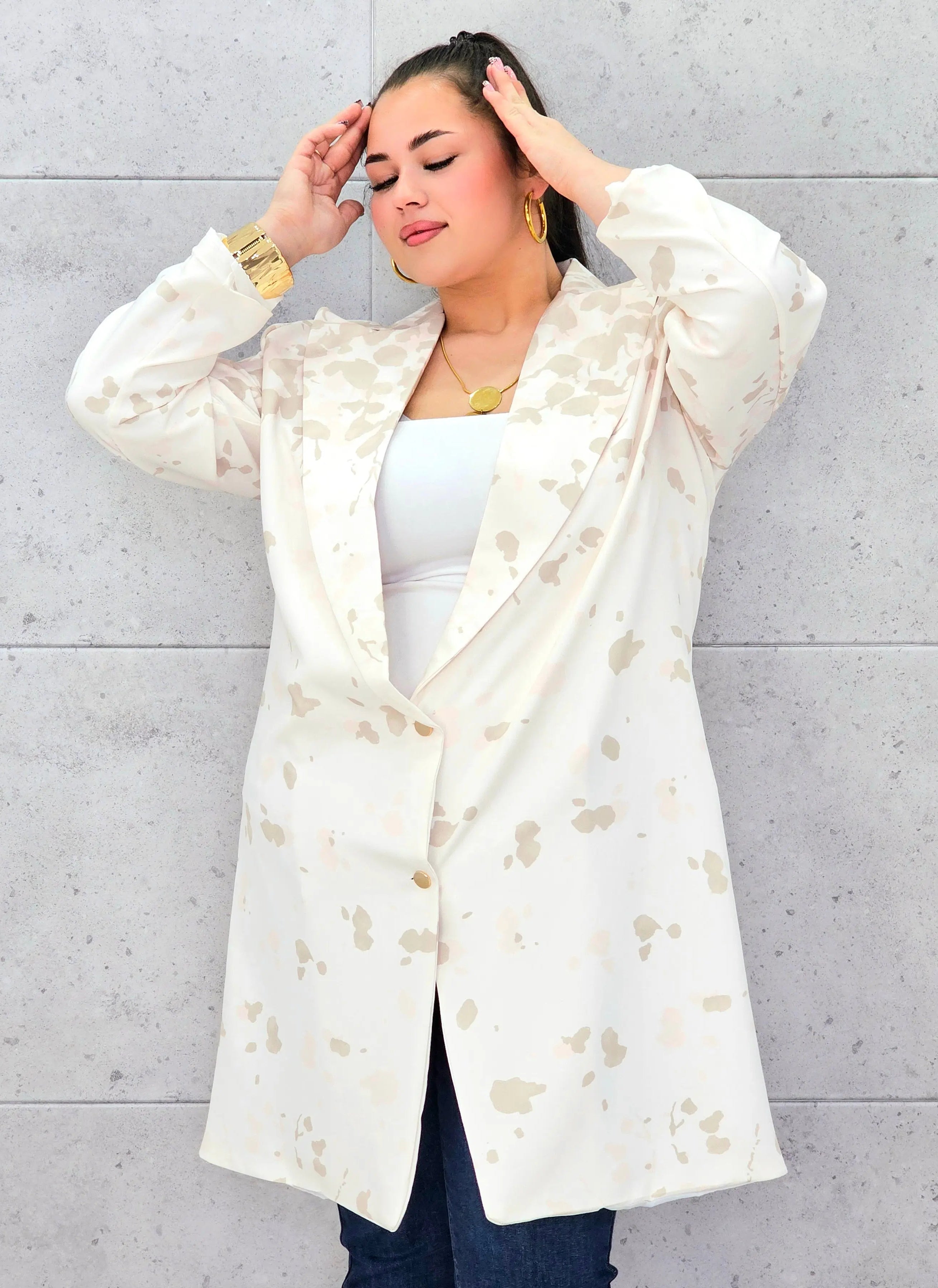 Marynarka plus size w nowoczesny wzór – elegancja, która przyciąga spojrzenia Stylowa XL