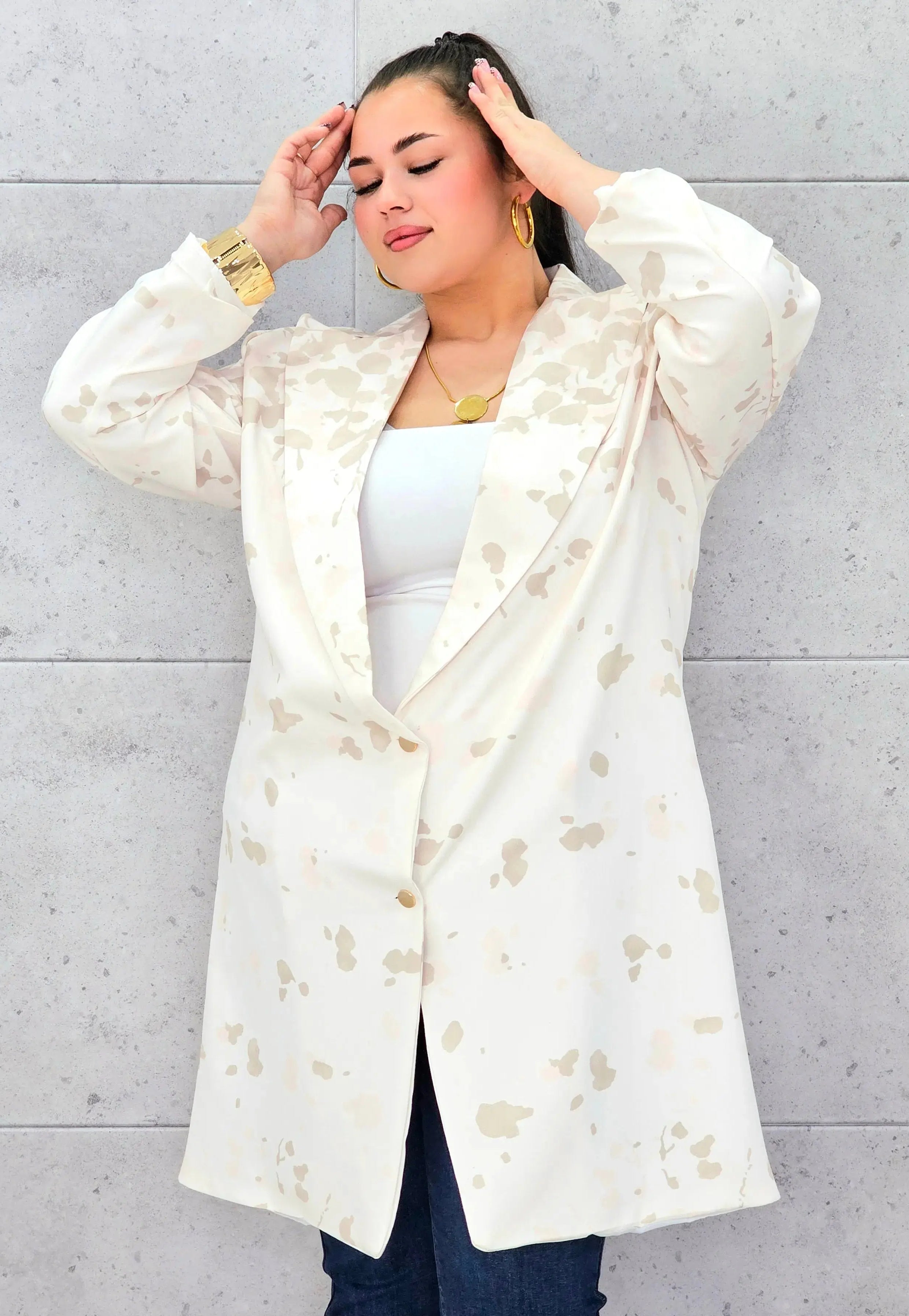 Marynarka plus size w nowoczesny wzór – elegancja, która przyciąga spojrzenia Stylowa XL