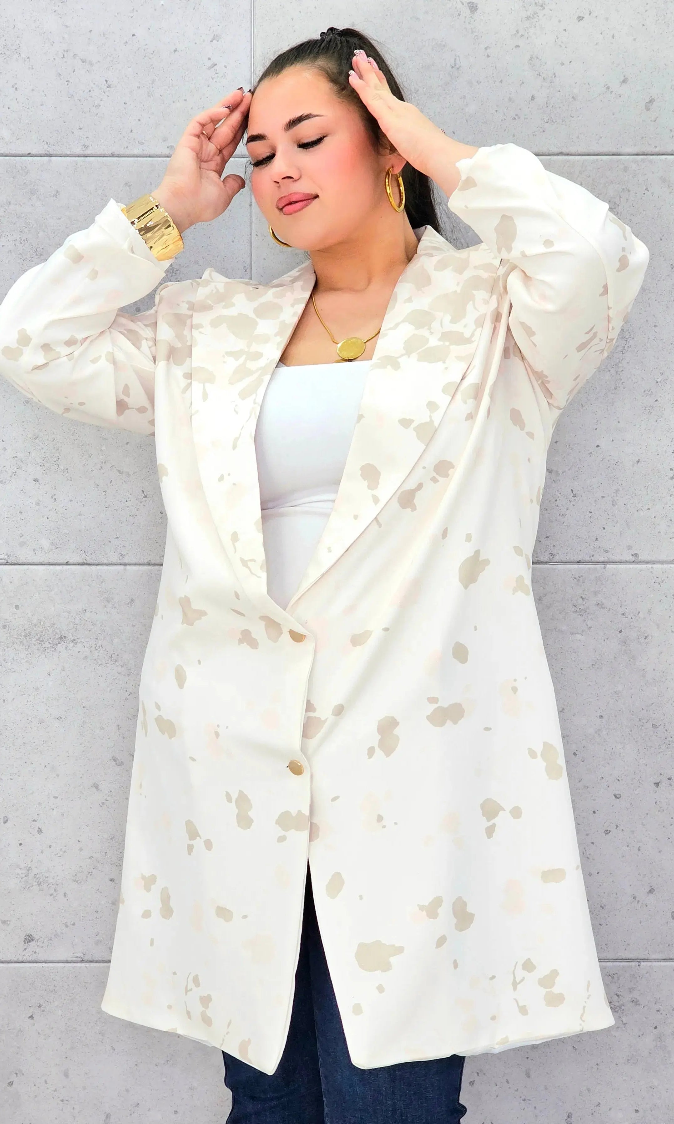 Marynarka plus size w nowoczesny wzór – elegancja, która przyciąga spojrzenia Stylowa XL