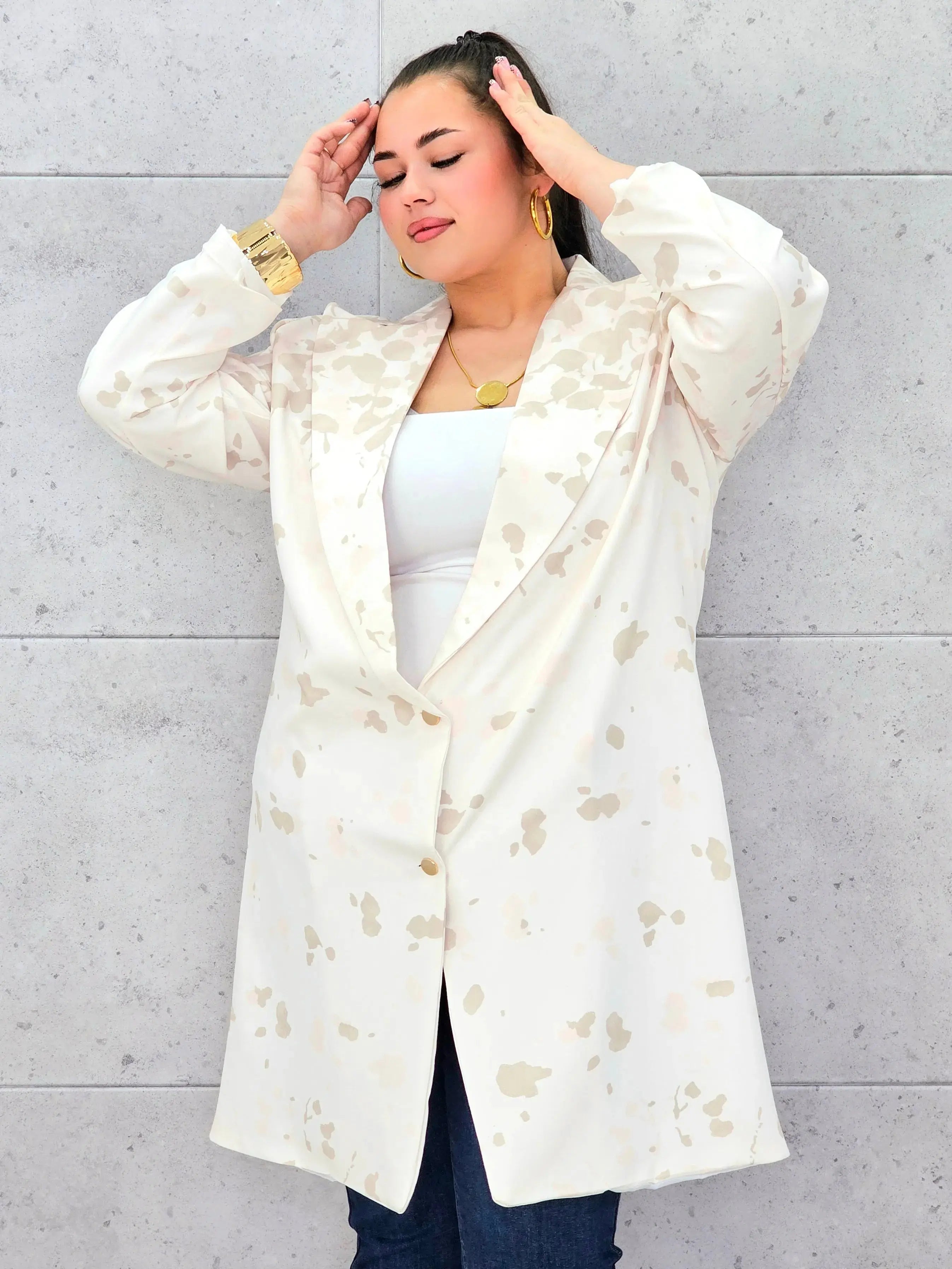 Marynarka plus size w nowoczesny wzór – elegancja, która przyciąga spojrzenia Stylowa XL