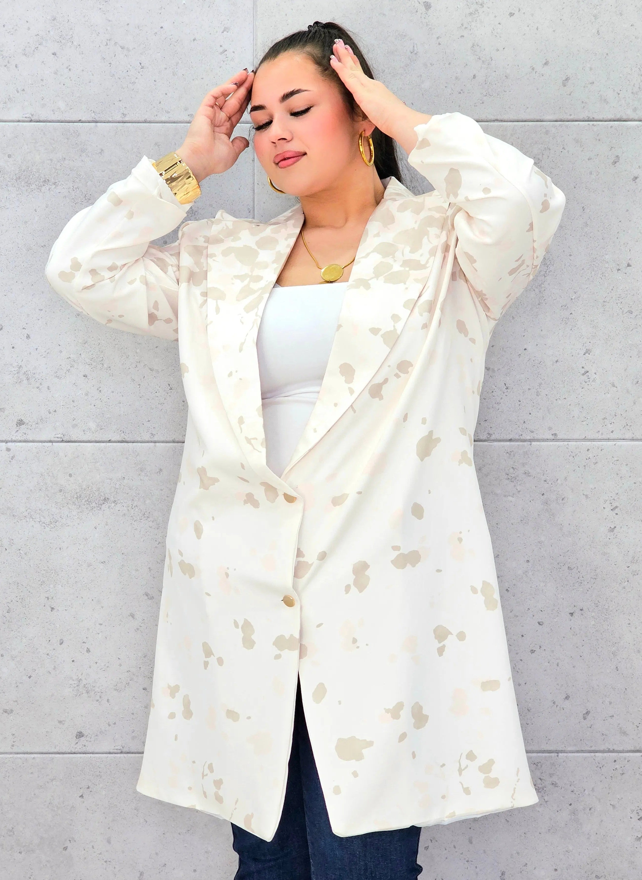 Marynarka plus size w nowoczesny wzór – elegancja, która przyciąga spojrzenia Stylowa XL