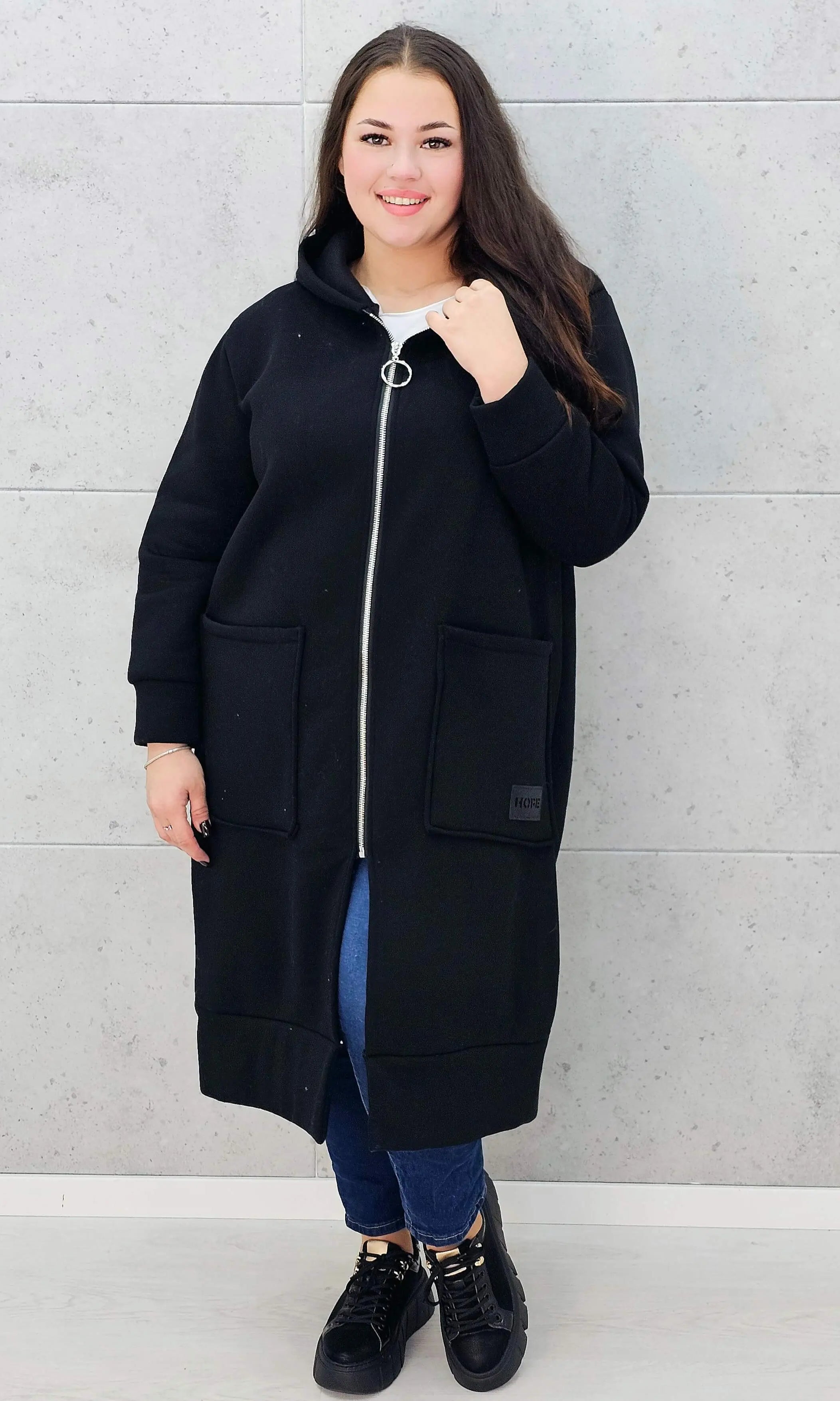 długa bluza z kapturem plus size czarna – stylizacja XXL