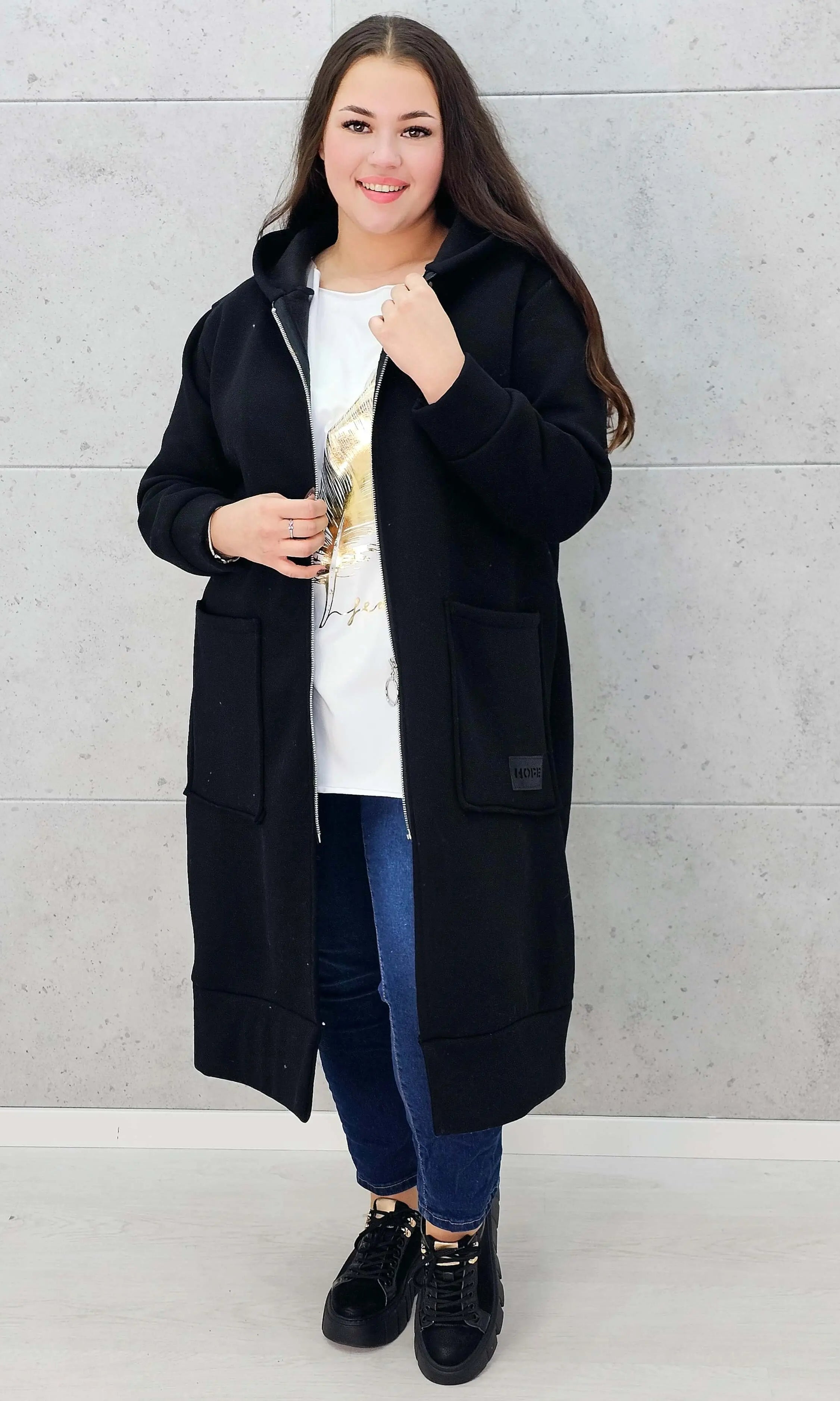 bluza plus size czarna z zamkiem i kieszeniami –rozpięta