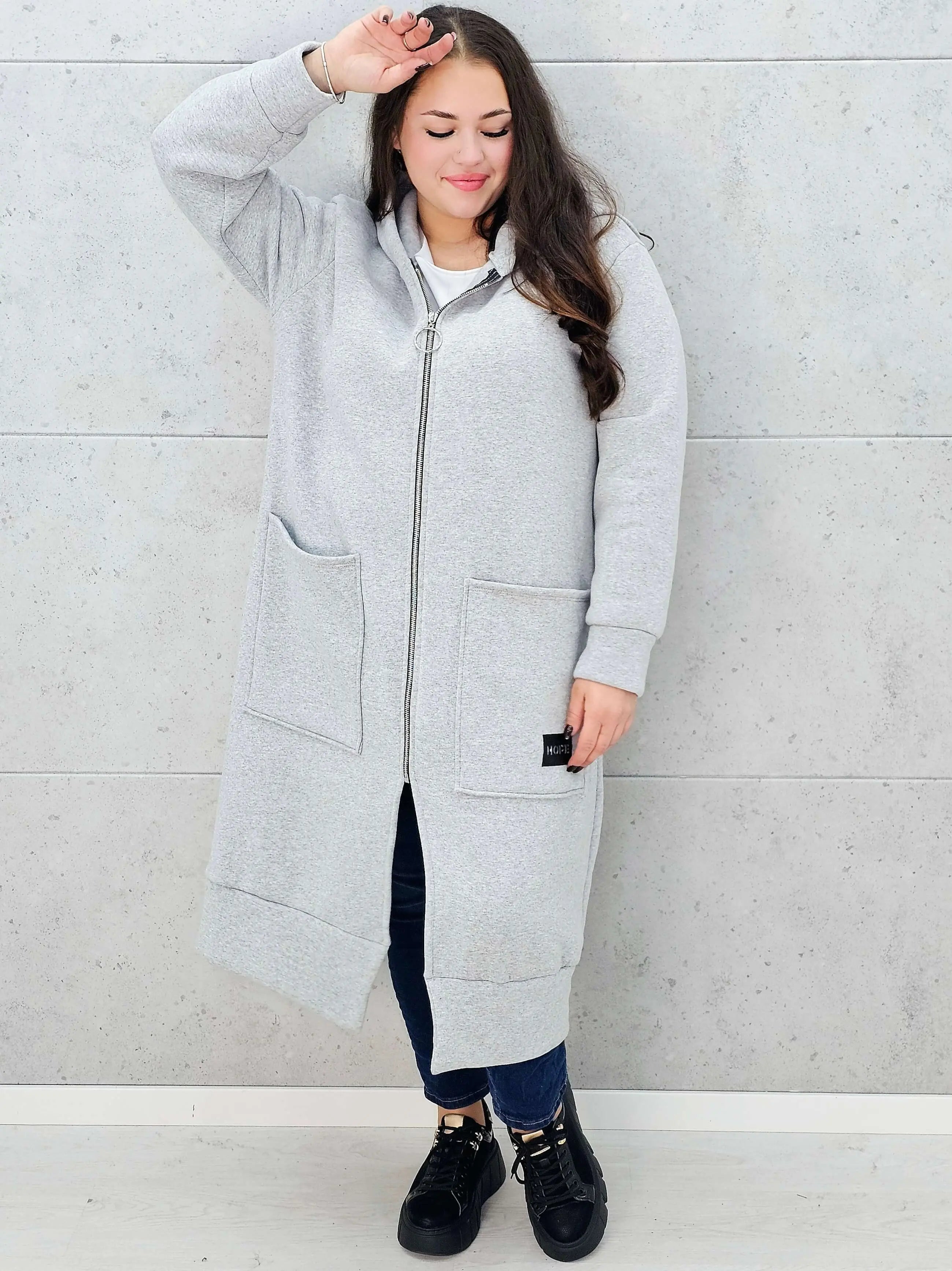 bluza plus size szara z kapturem – całość