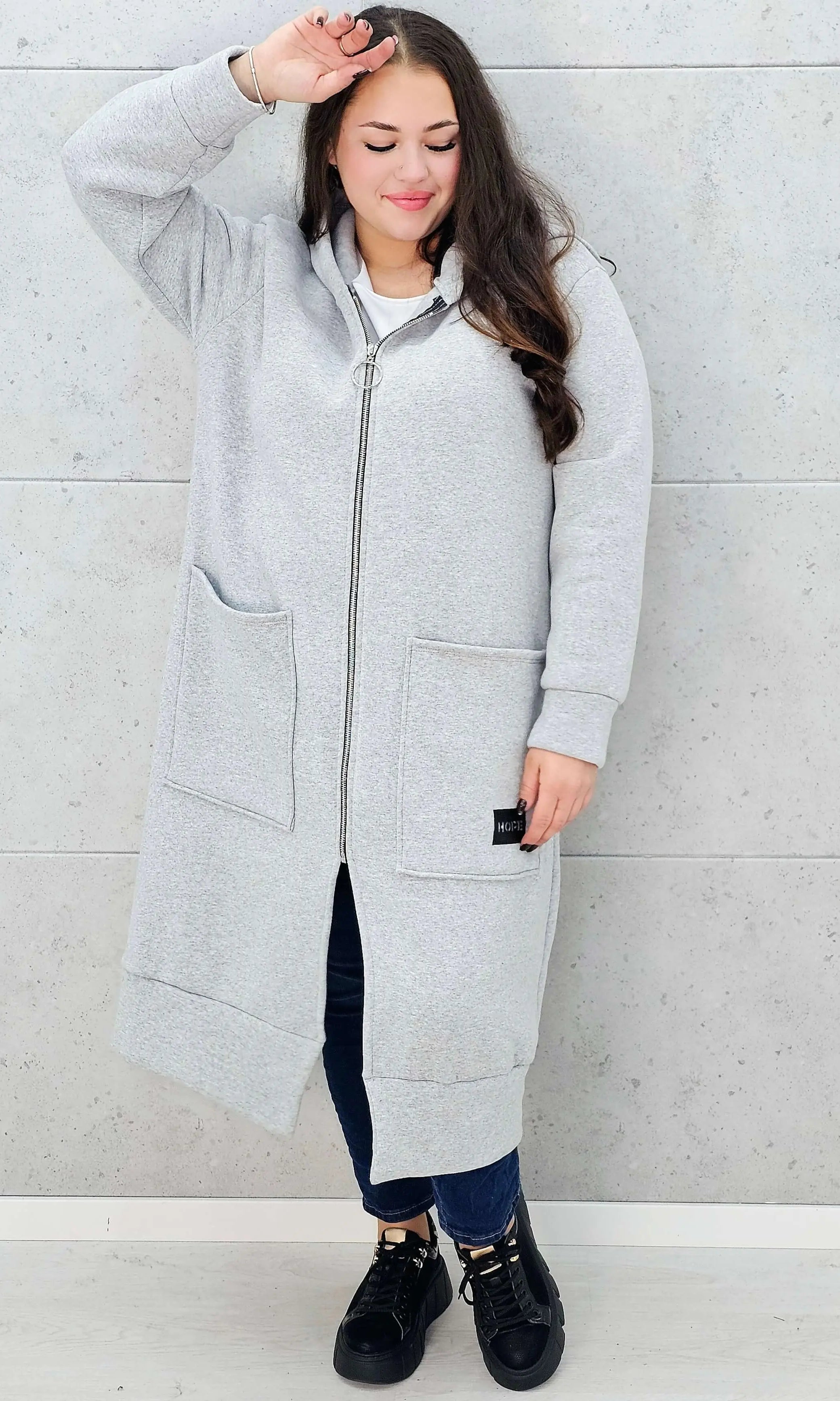 bluza plus size szara z kapturem – całość