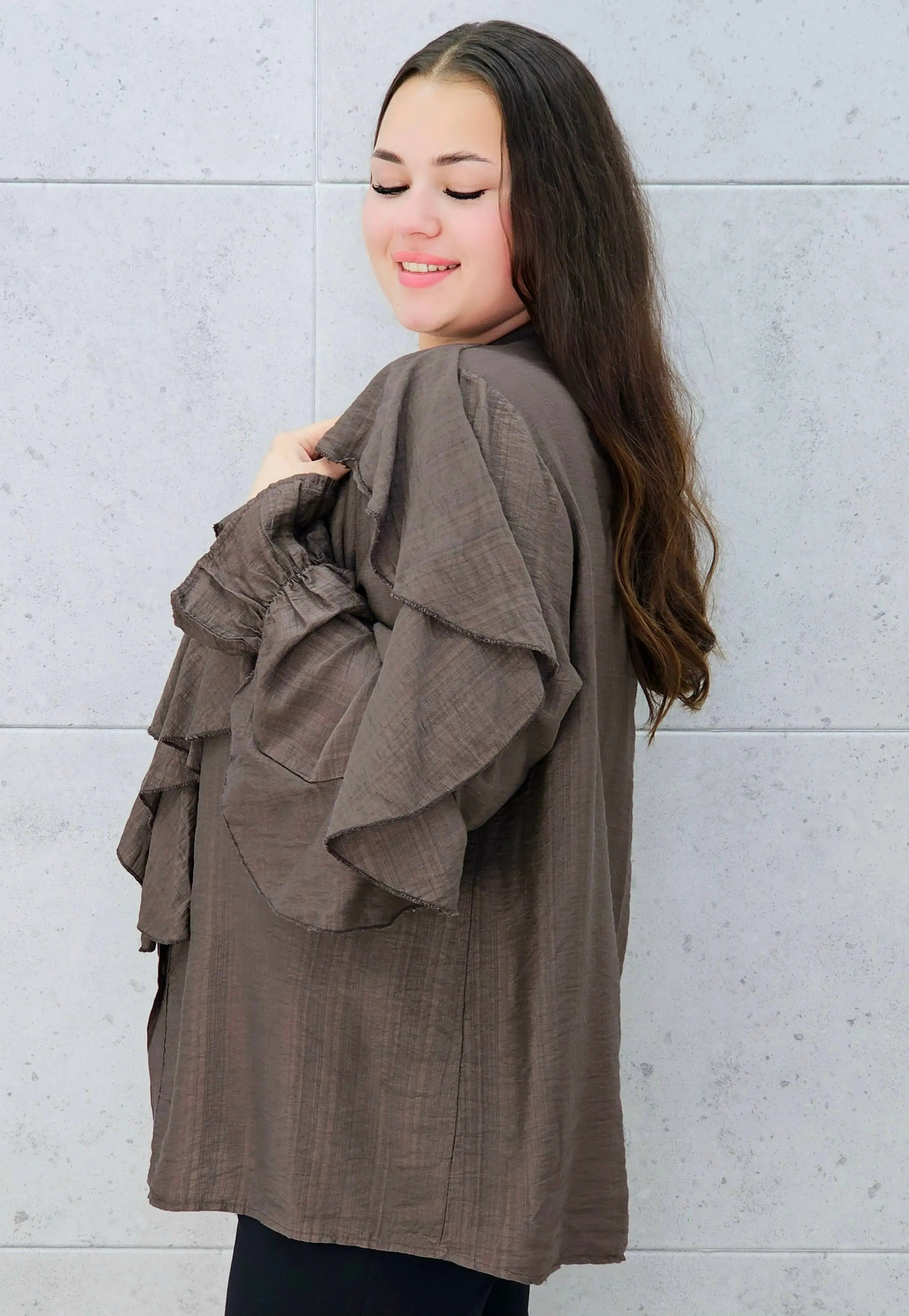 brązowa bluzka z falbanami plus size Stylowa XL – bok