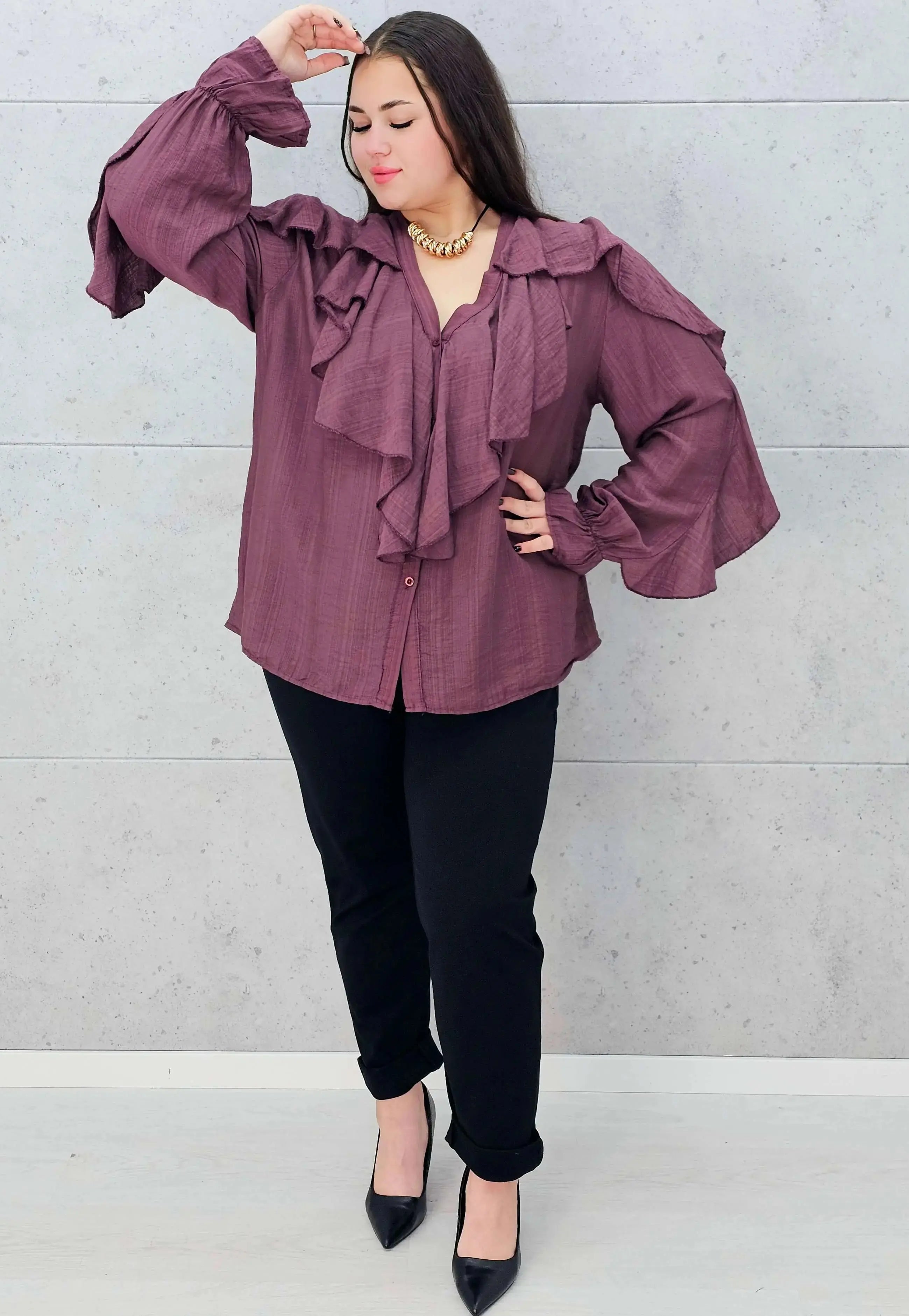 śliwkowa bluzka z falbanami plus size Stylowa XL – stylizacja
