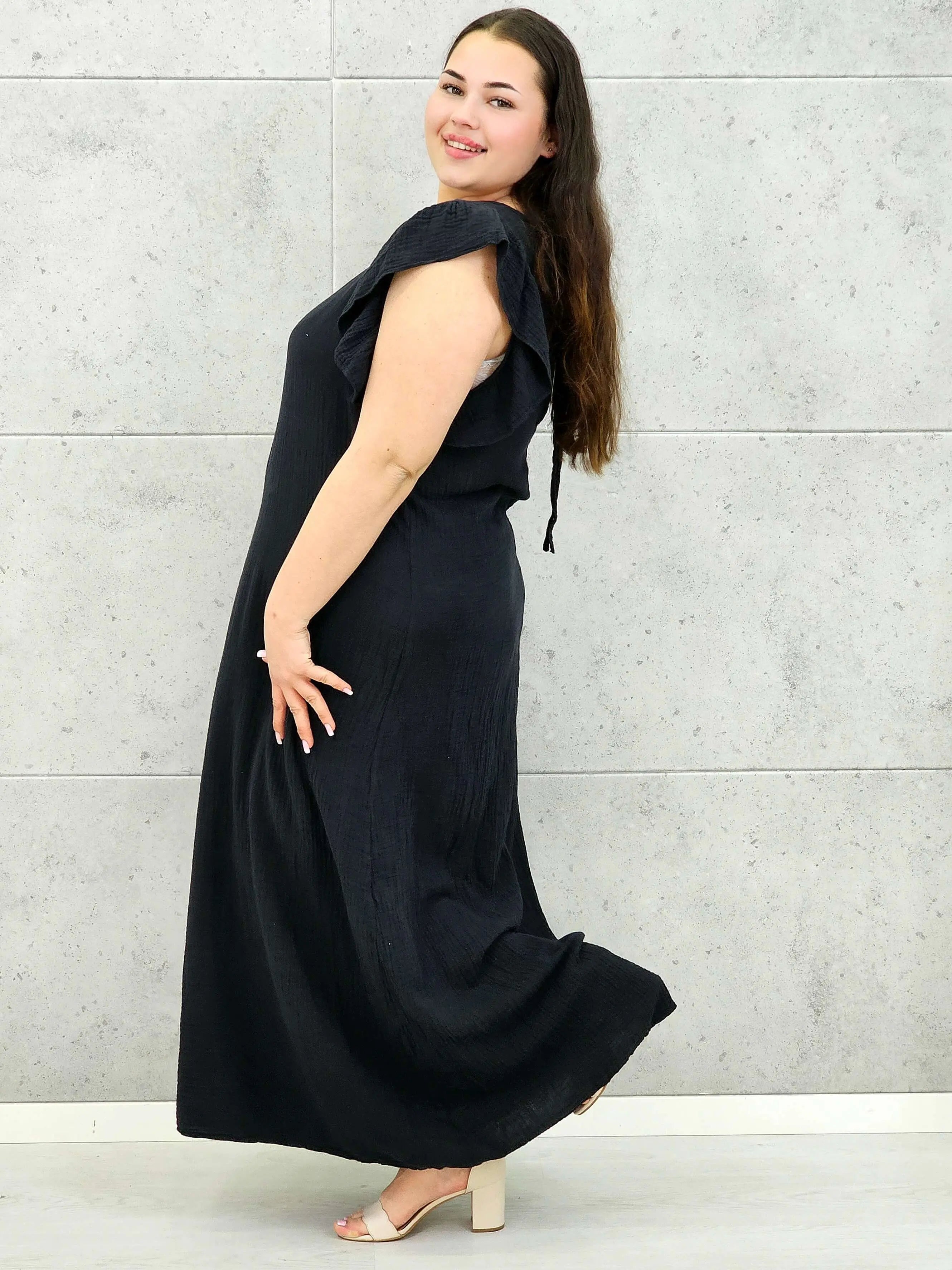 Muślinowa sukienka plus size z falbankami – subtelność i lekkość w letnim wydaniu Stylowa XL