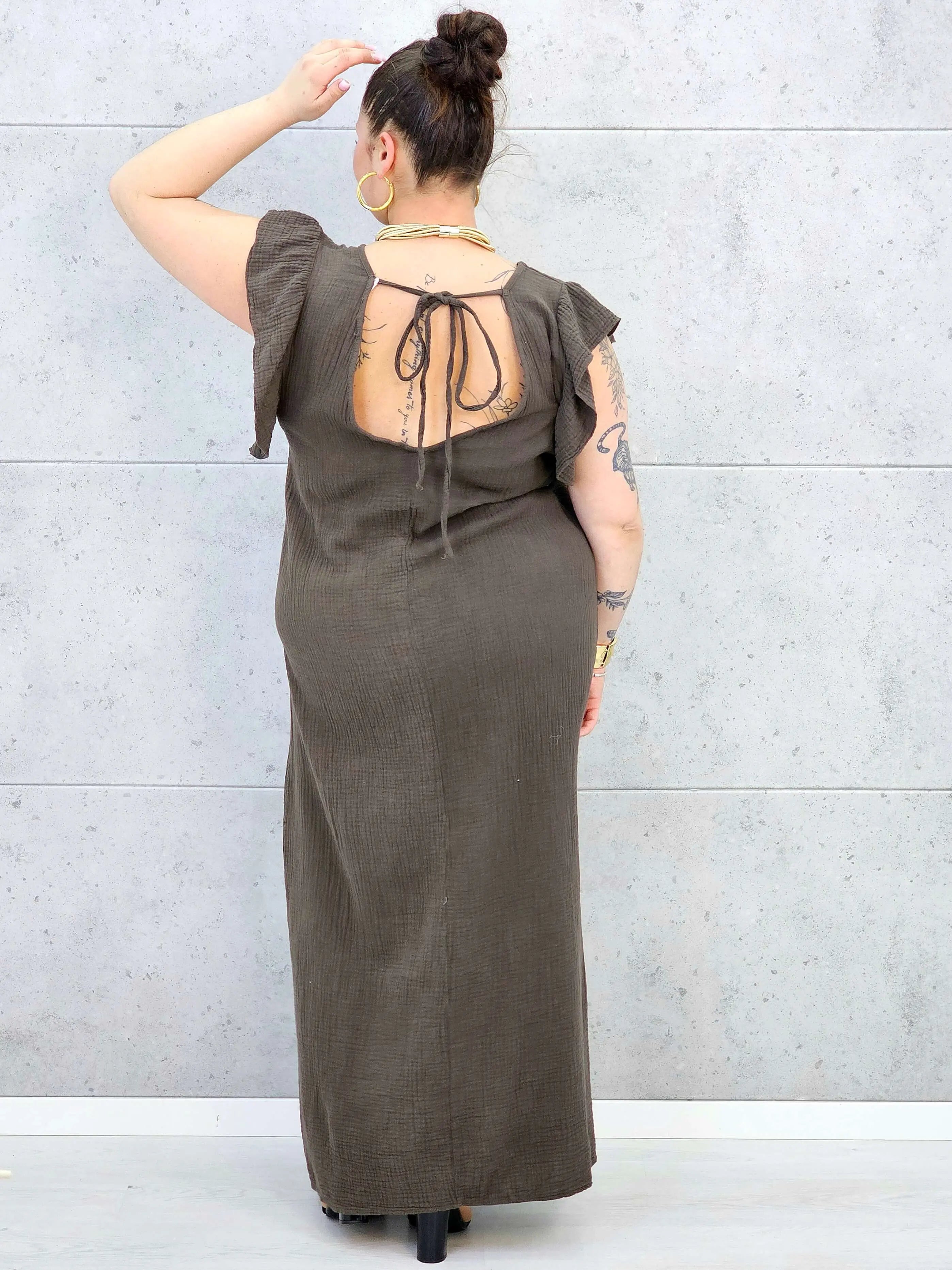 Muślinowa sukienka plus size z falbankami – subtelność i lekkość w letnim wydaniu Stylowa XL