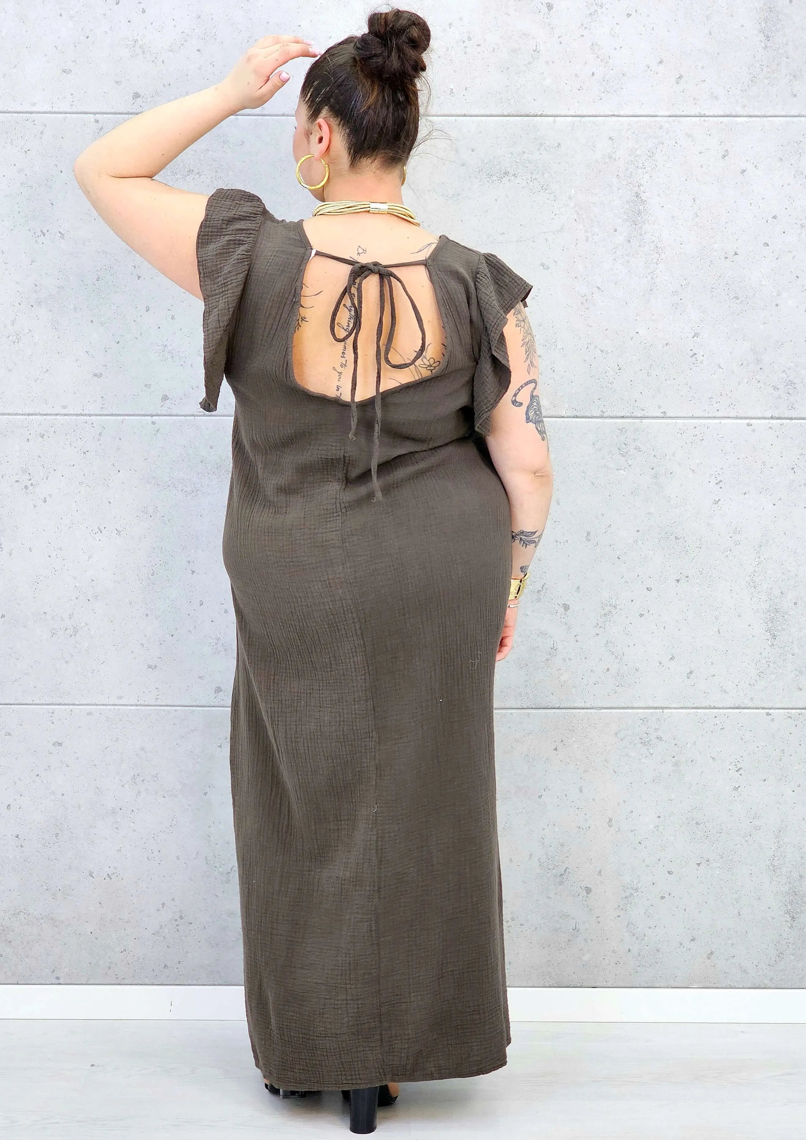 Muślinowa sukienka plus size z falbankami – subtelność i lekkość w letnim wydaniu Stylowa XL