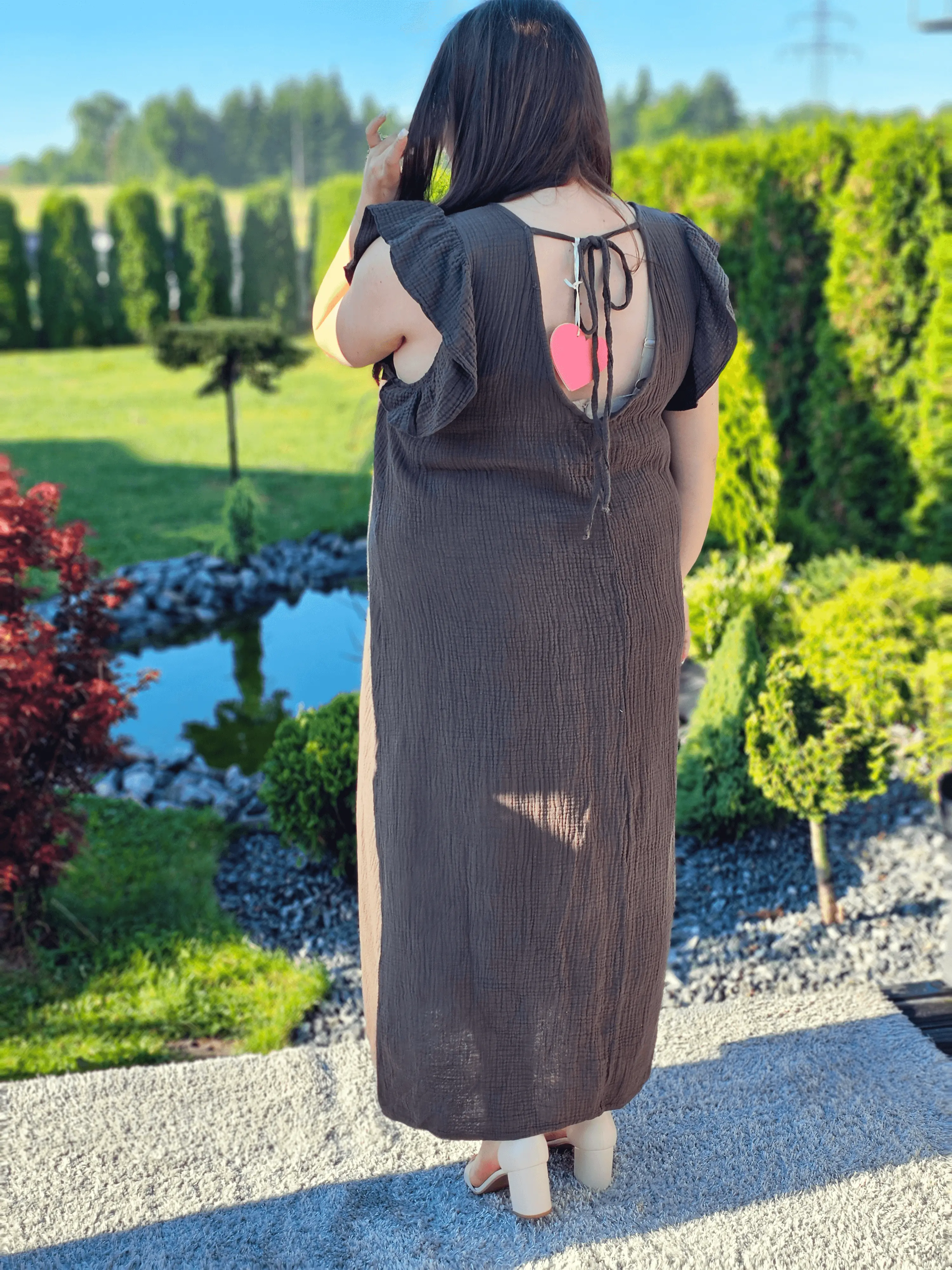 Muślinowa sukienka z falbankami i wiązaniem na plecach Stylowa XL