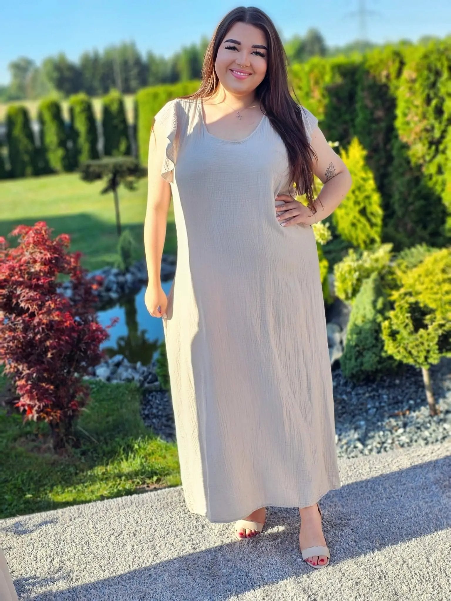 Muślinowa sukienka z falbankami i wiązaniem na plecach Stylowa XL