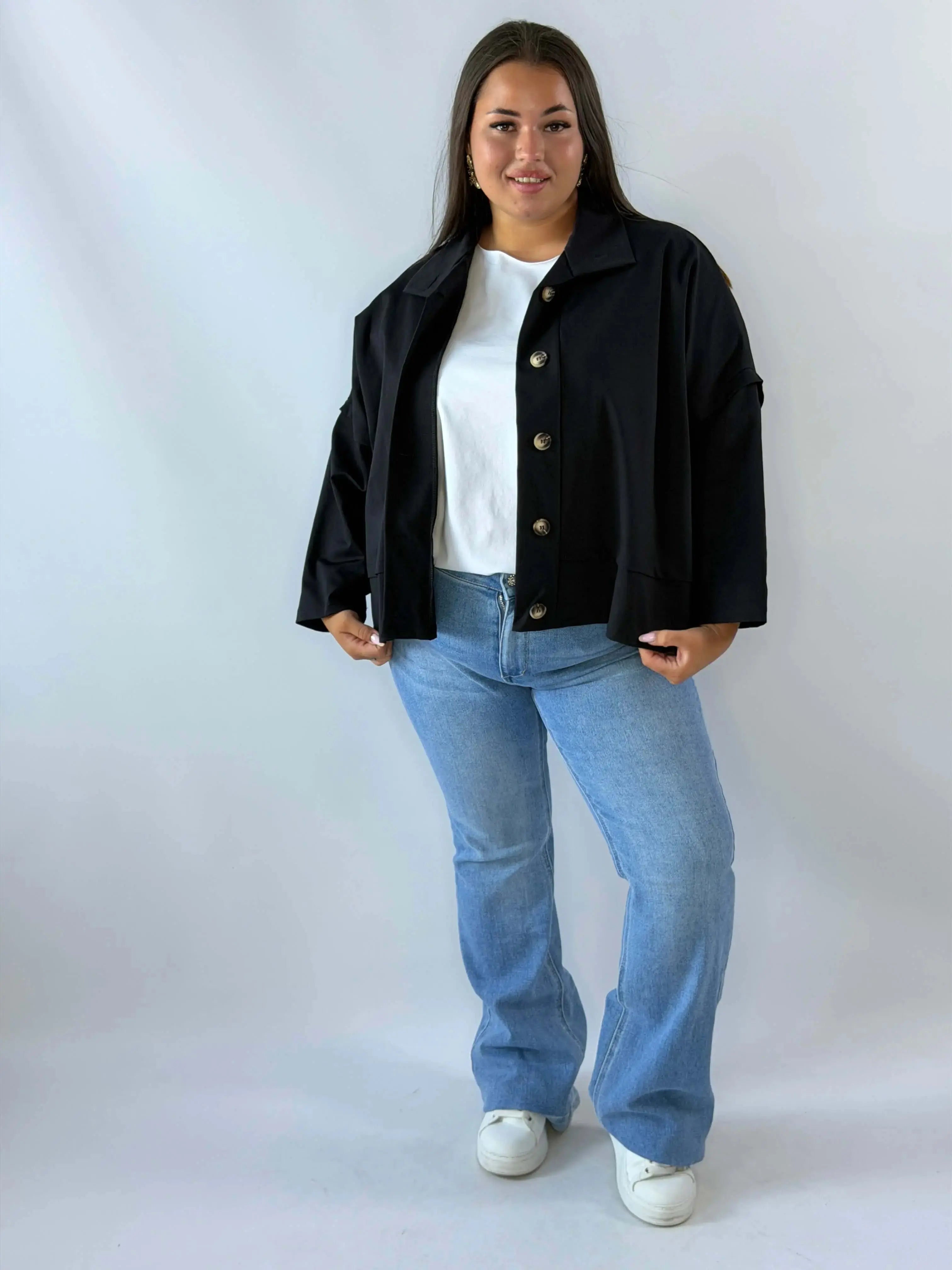 Narzutka Plus Size z Kołnierzykiem – Lekka i Stylowa Stylowa XL