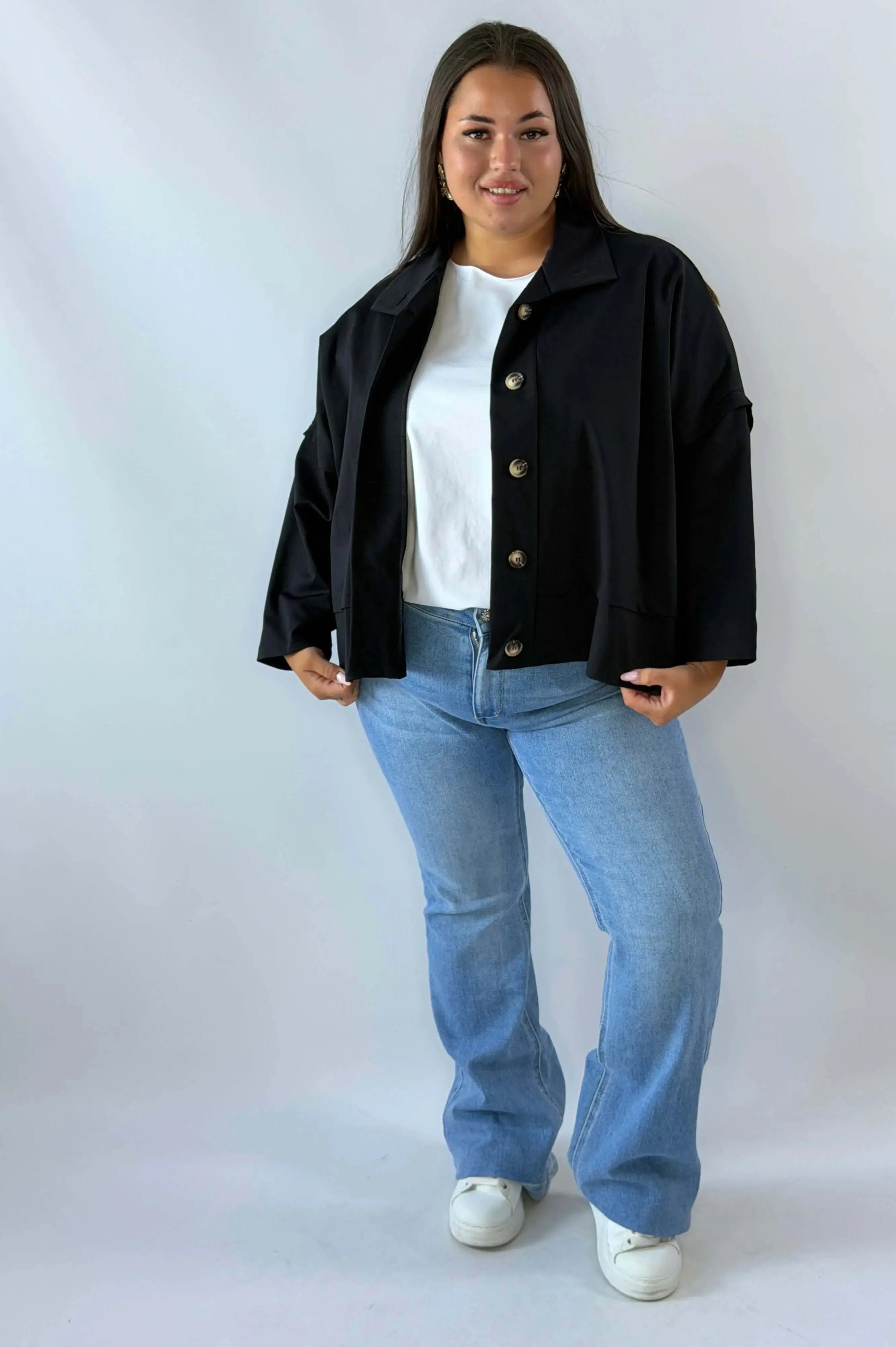 Narzutka Plus Size z Kołnierzykiem – Lekka i Stylowa Stylowa XL