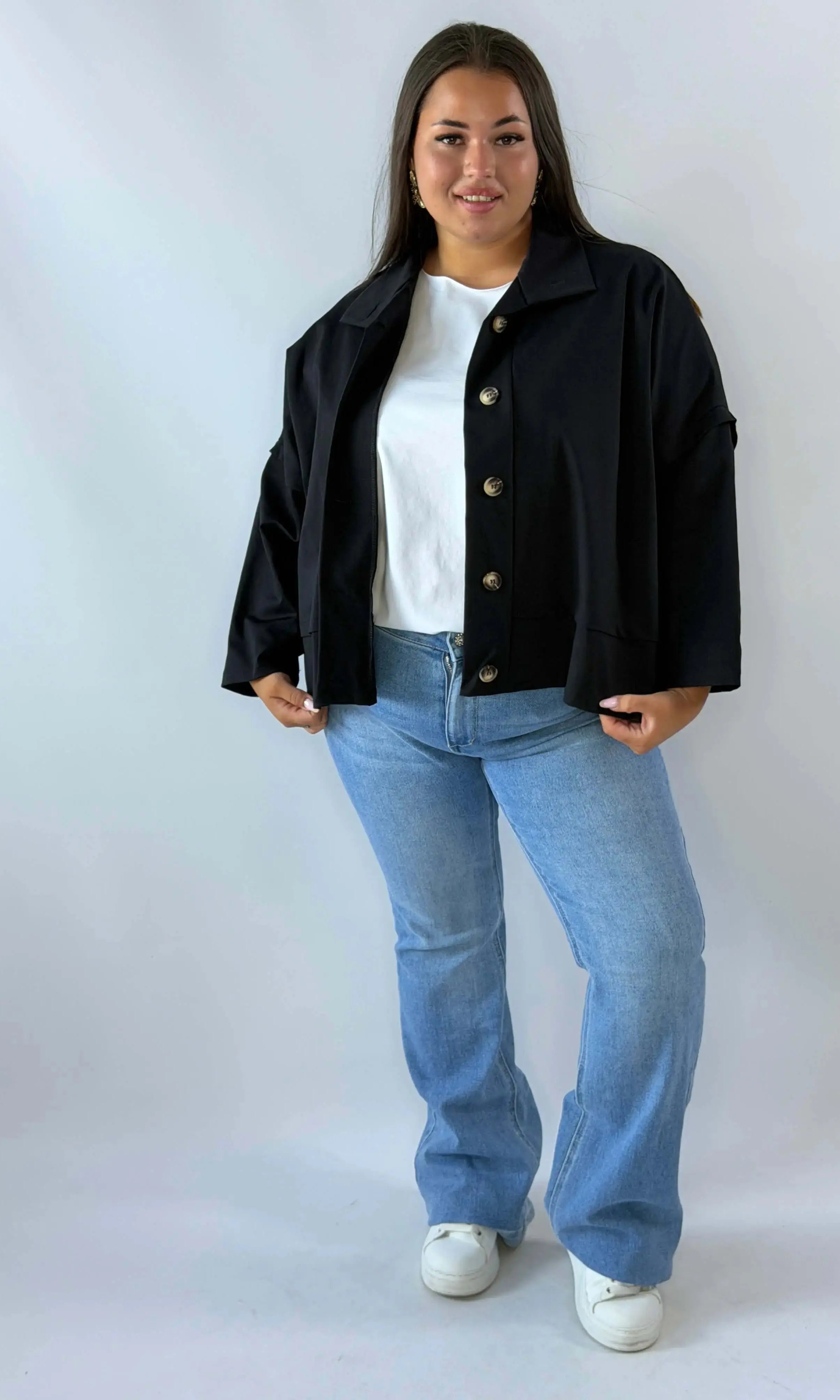 Narzutka Plus Size z Kołnierzykiem – Lekka i Stylowa Stylowa XL