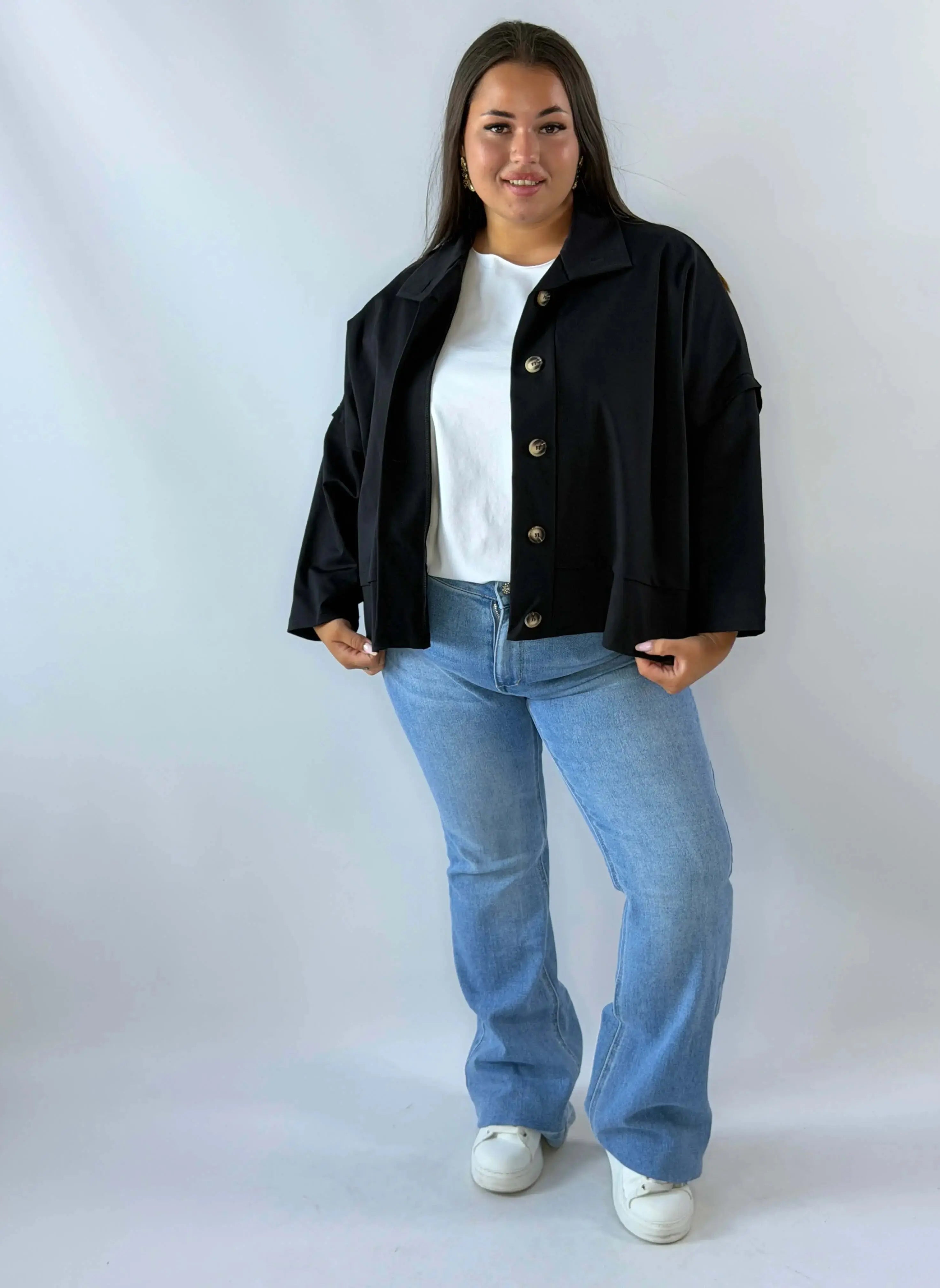 Narzutka Plus Size z Kołnierzykiem – Lekka i Stylowa Stylowa XL