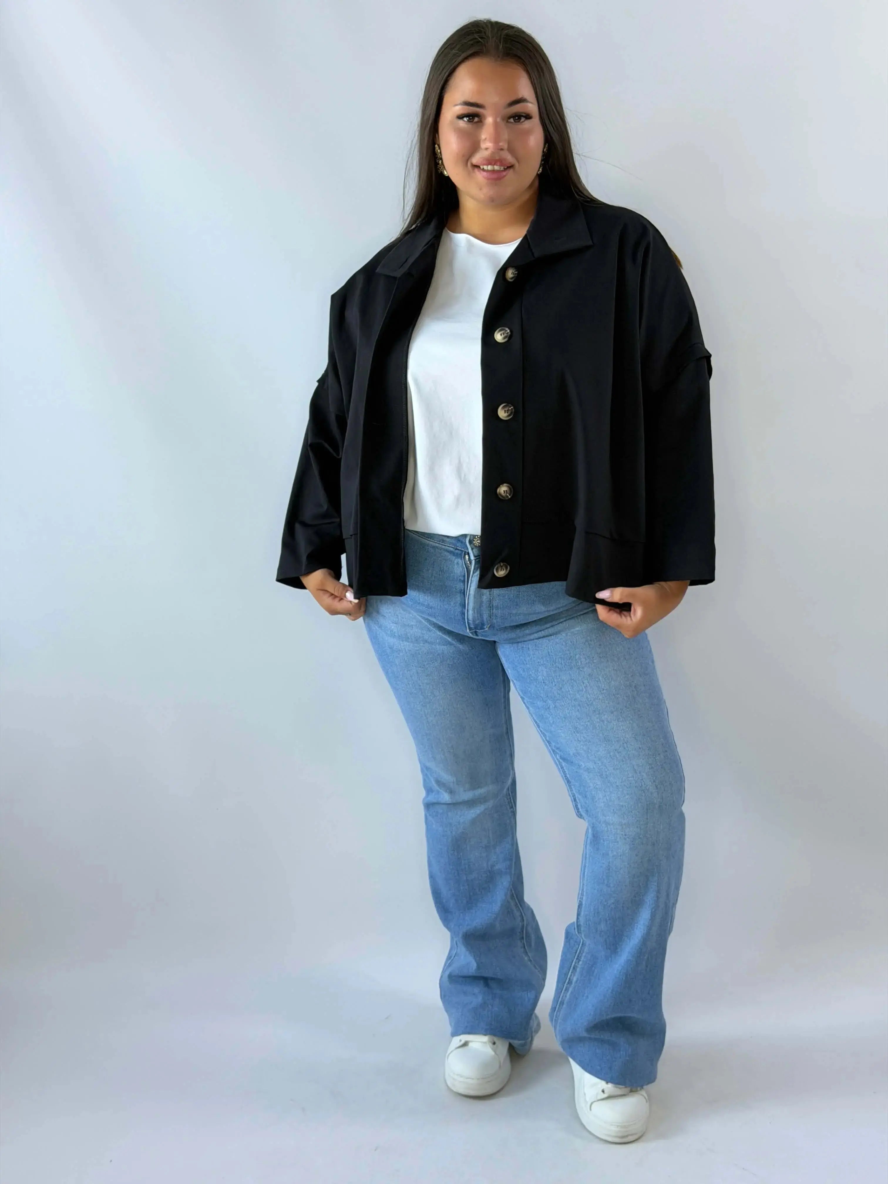 Narzutka Plus Size z Kołnierzykiem – Lekka i Stylowa Stylowa XL