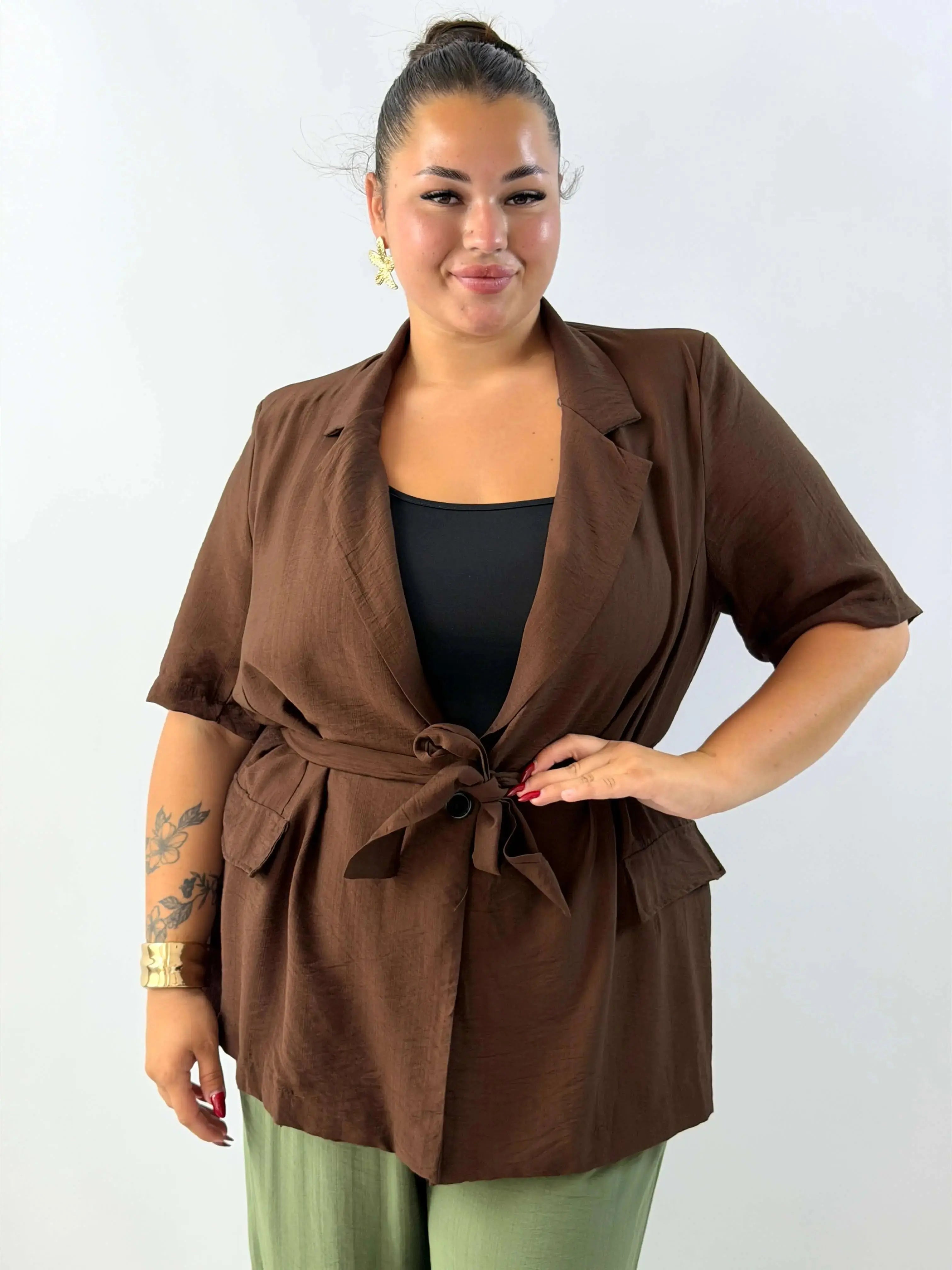 Narzutka damska Plus Size wiązana w talii – elegancja i wygoda na co dzień Stylowa XL