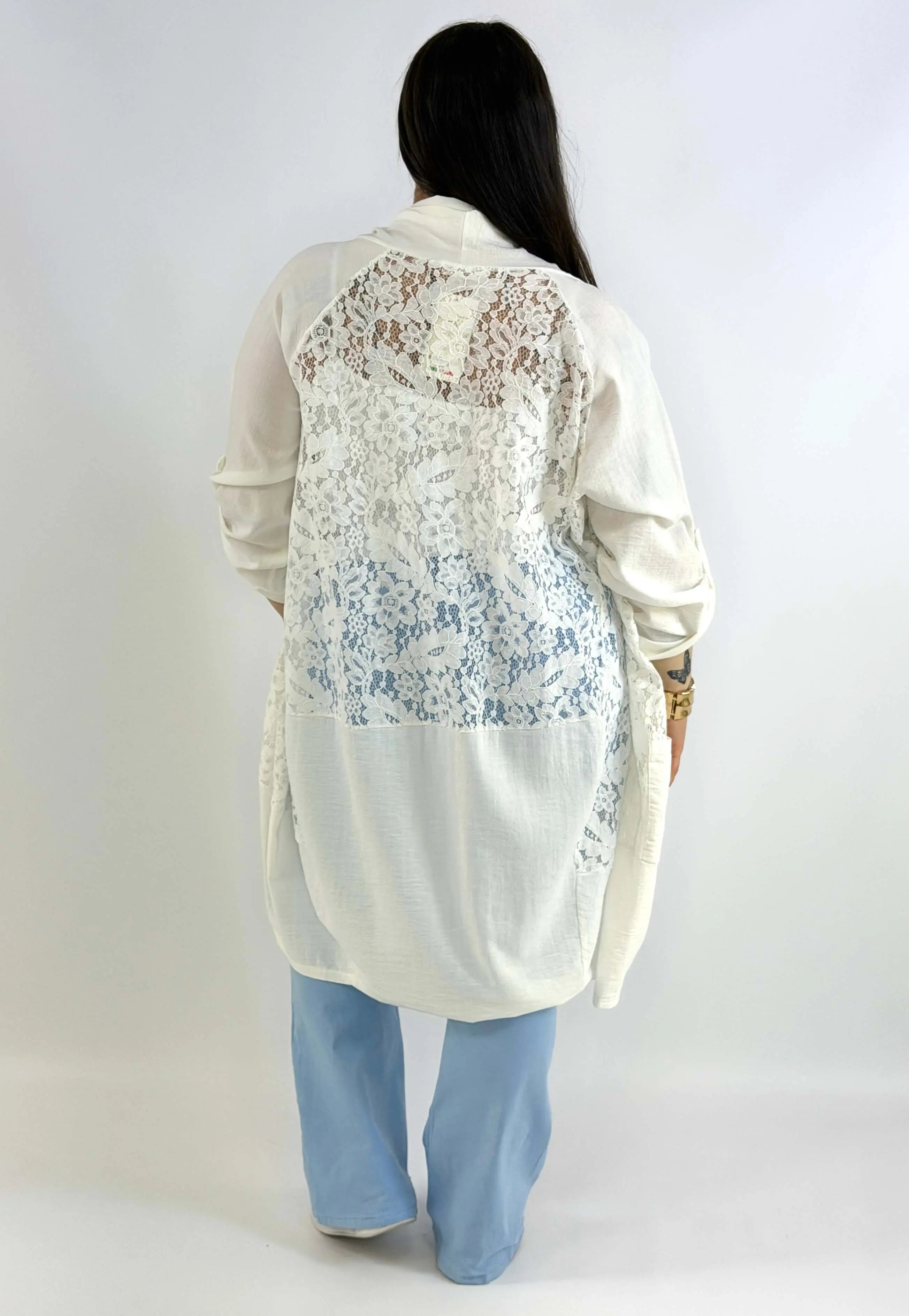 Narzutka plus size lniana z koronką – lekka narzutka XXL w eleganckim stylu Stylowa XL