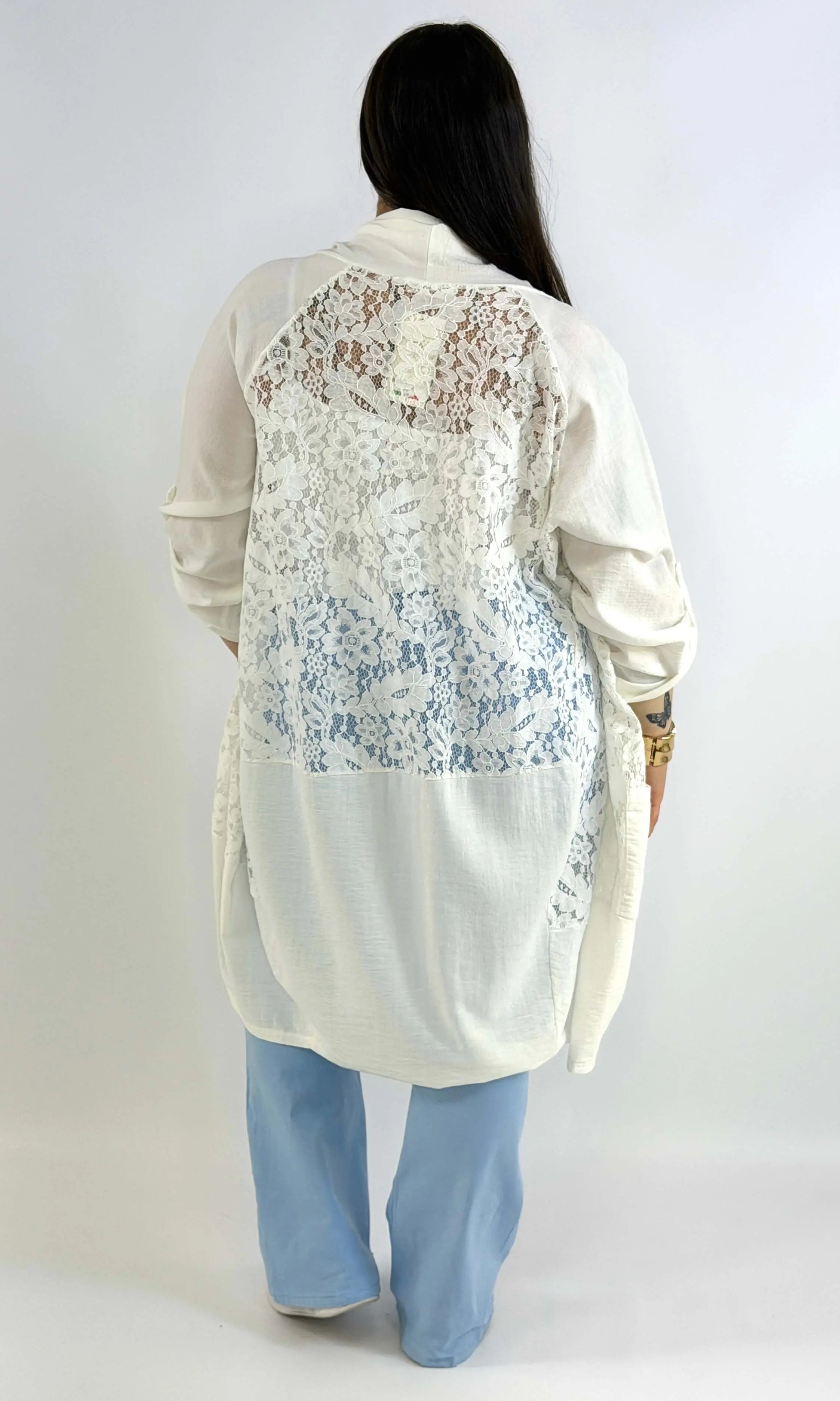 Narzutka plus size lniana z koronką – lekka narzutka XXL w eleganckim stylu Stylowa XL