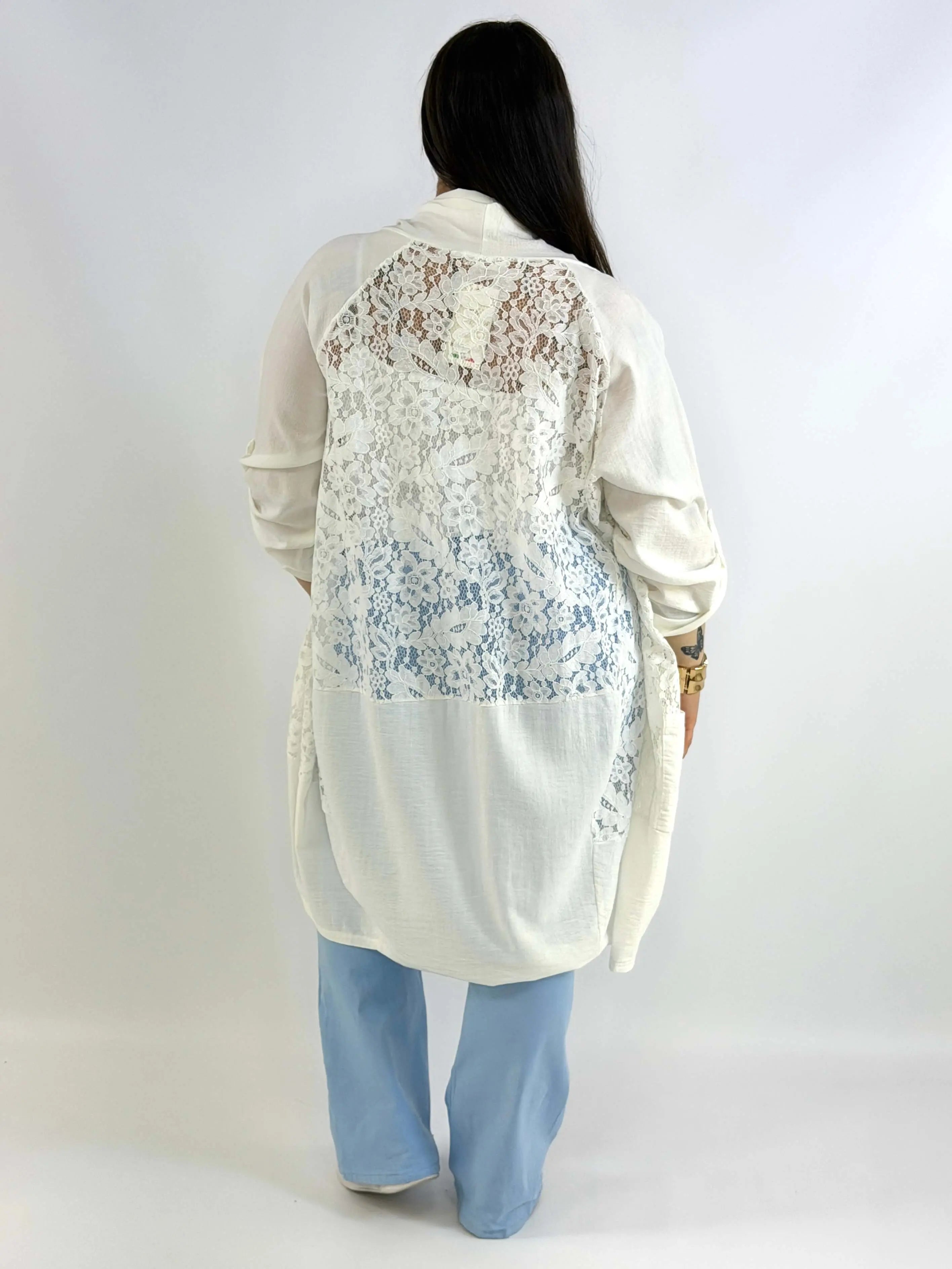 Narzutka plus size lniana z koronką – lekka narzutka XXL w eleganckim stylu Stylowa XL