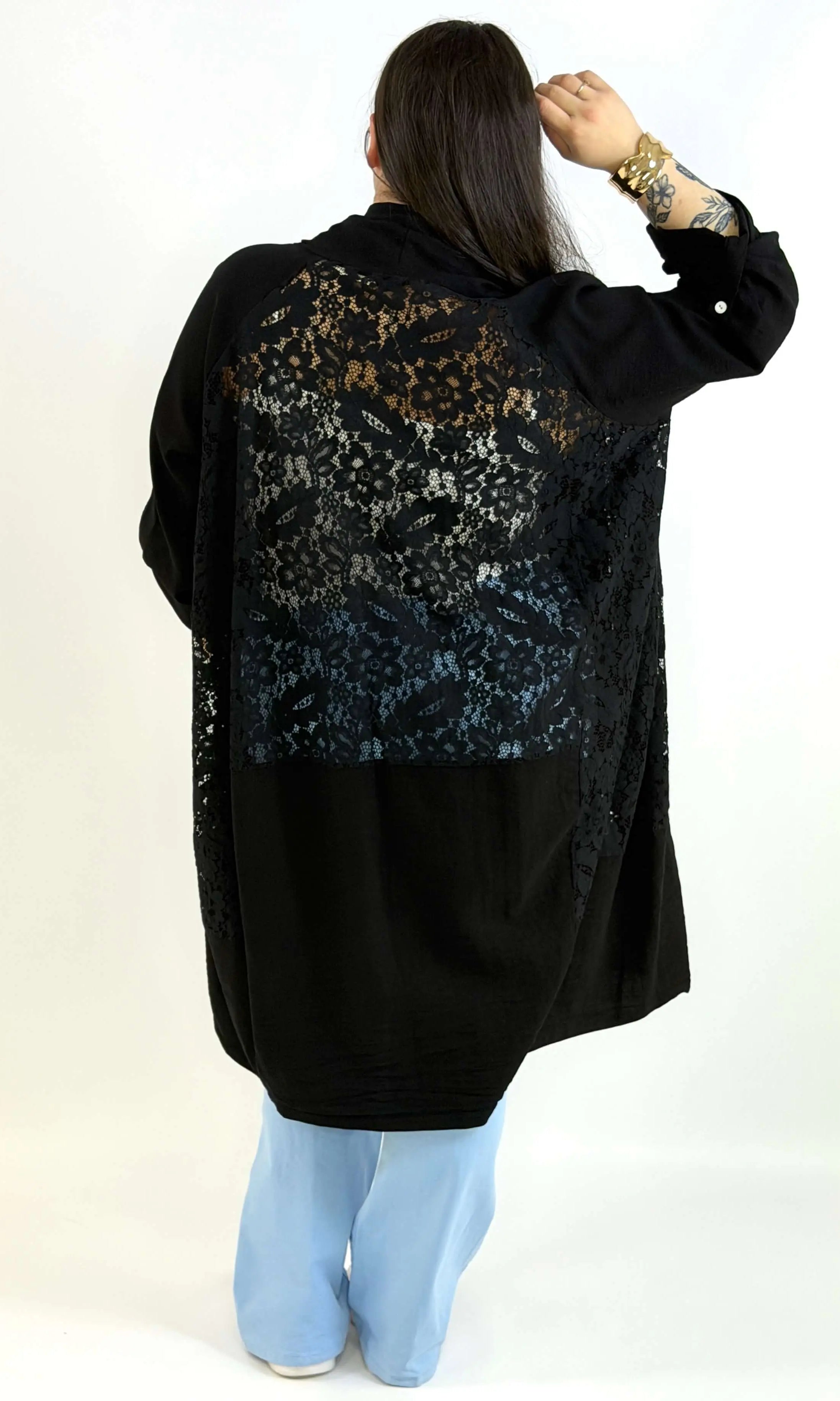 Narzutka plus size lniana z koronką – lekka narzutka XXL w eleganckim stylu Stylowa XL