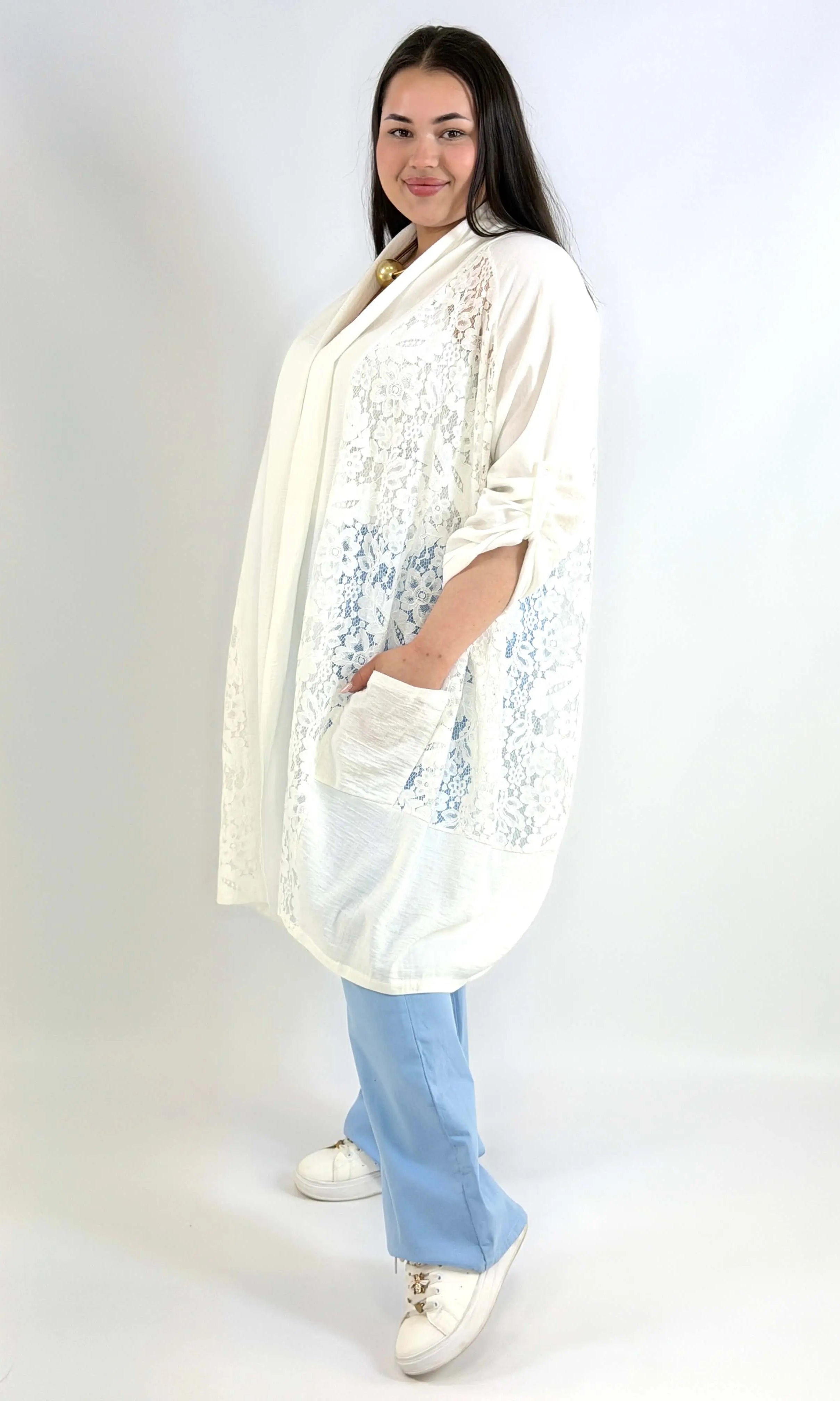 Narzutka plus size lniana z koronką – lekka narzutka XXL w eleganckim stylu Stylowa XL