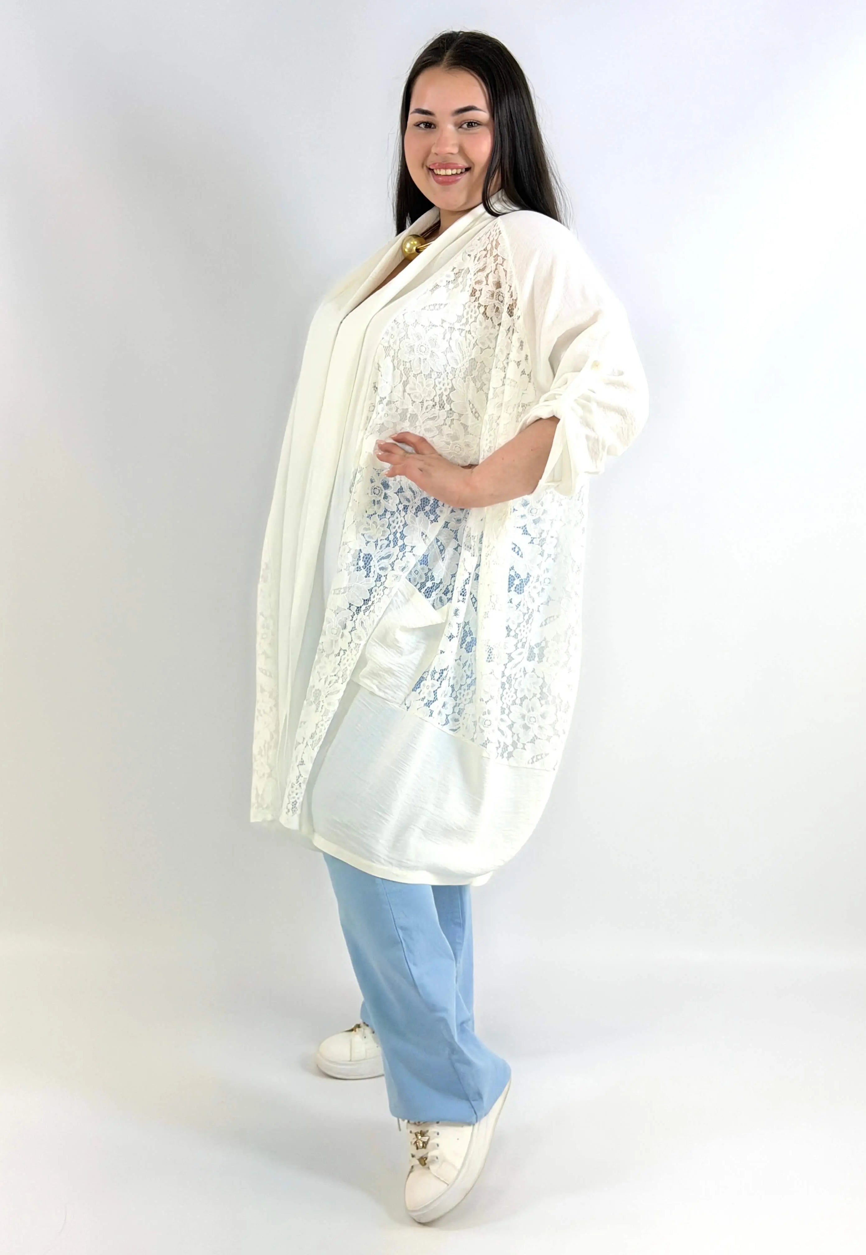 Narzutka plus size lniana z koronką – lekka narzutka XXL w eleganckim stylu Stylowa XL